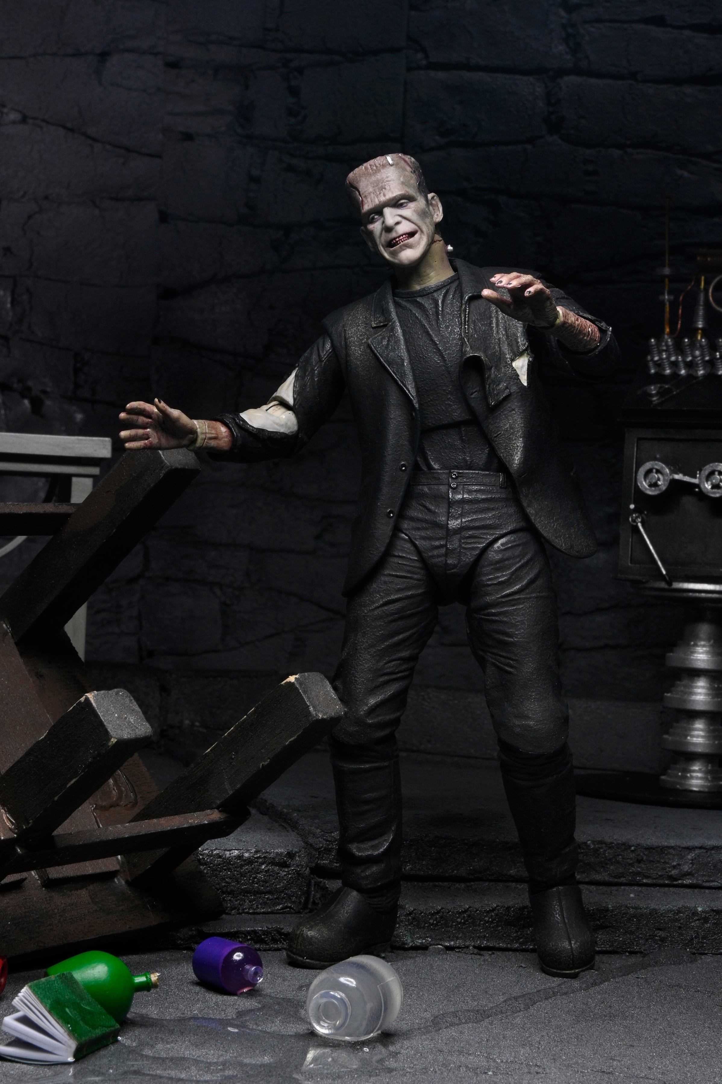 Universal Monsters - The Bride of Frankenstein 90th Anniversary The Monster and His Mate 7” Scale Action Figure 2-Pack - NECA