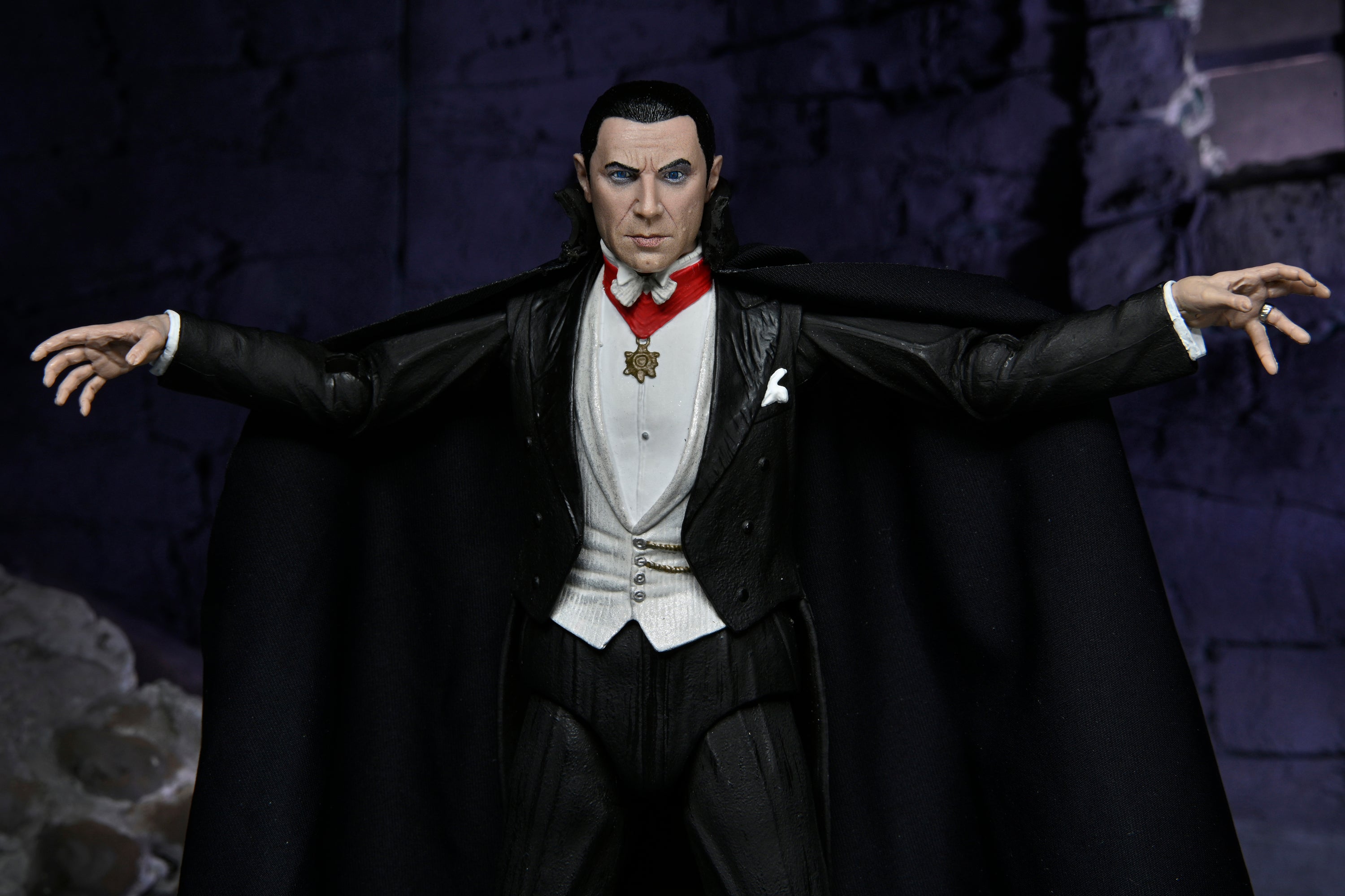 Universal Monsters - Ultimate Dracula (Transylvania) 7" Scale Action Figure - NECA