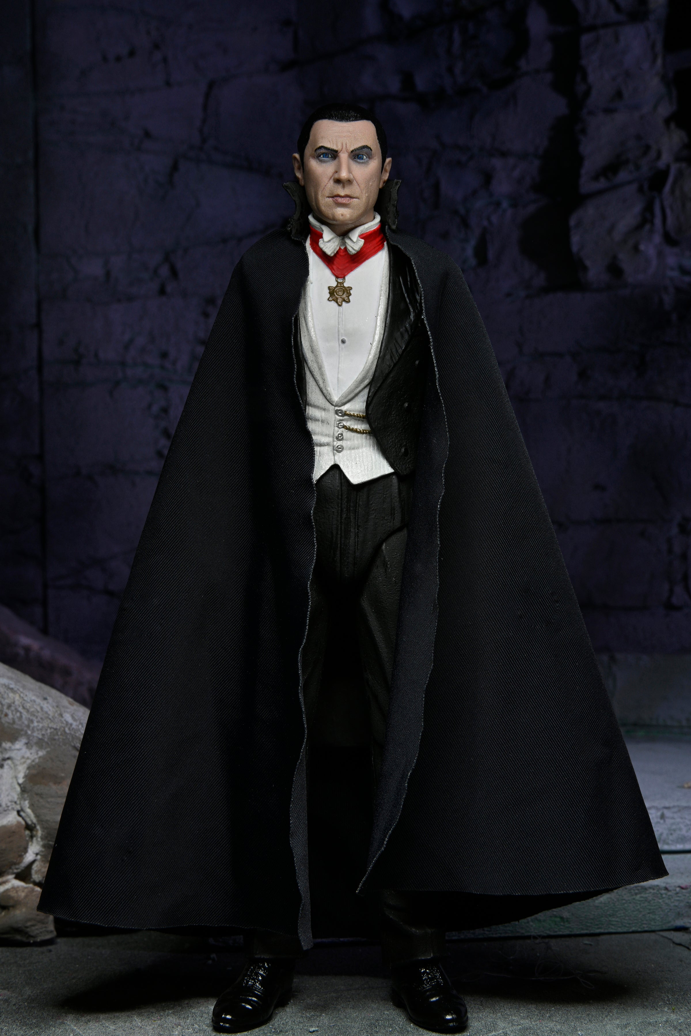 Universal Monsters - Ultimate Dracula (Transylvania) 7" Scale Action Figure - NECA