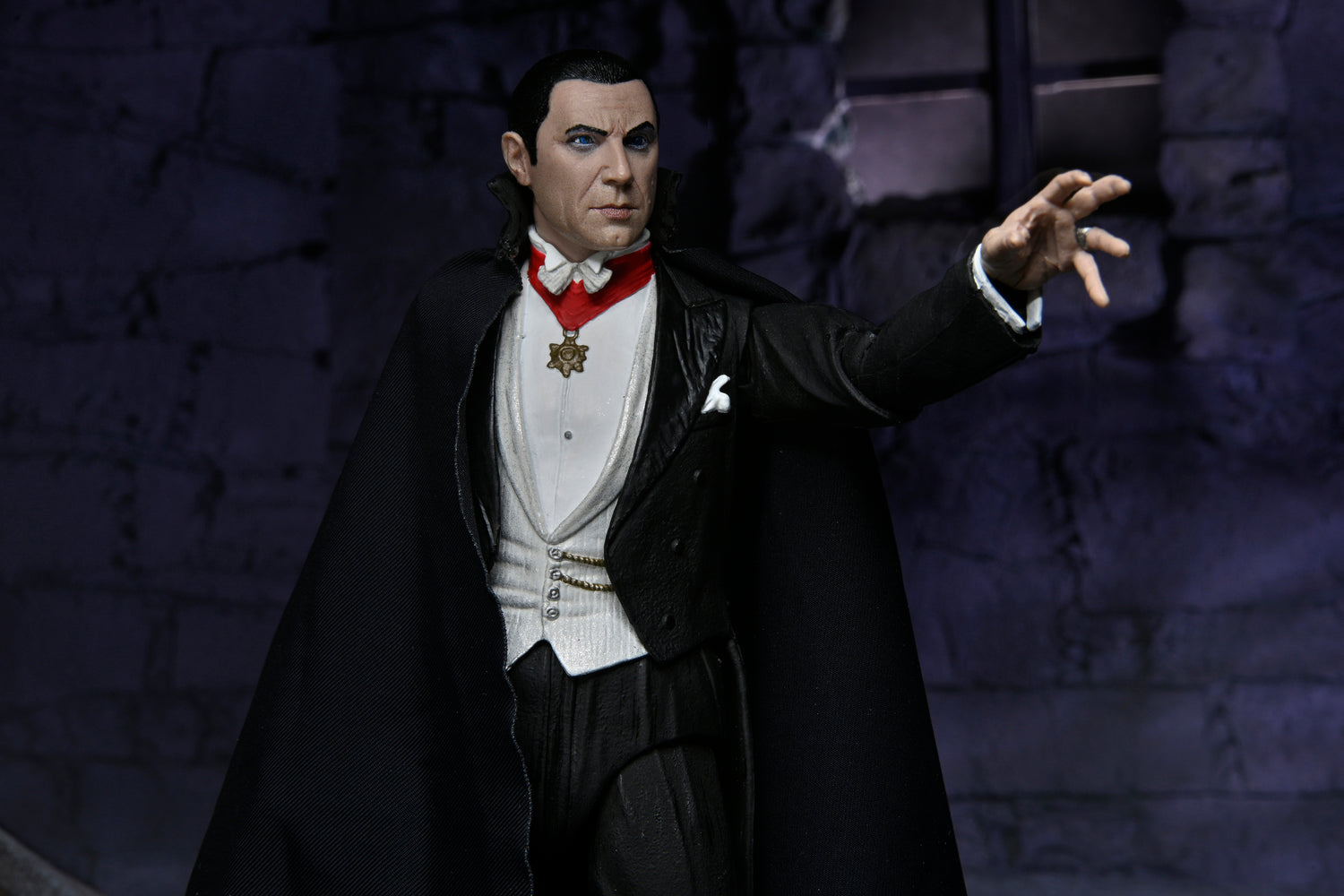 Universal Monsters - Ultimate Dracula (Transylvania) 7" Scale Action Figure - NECA