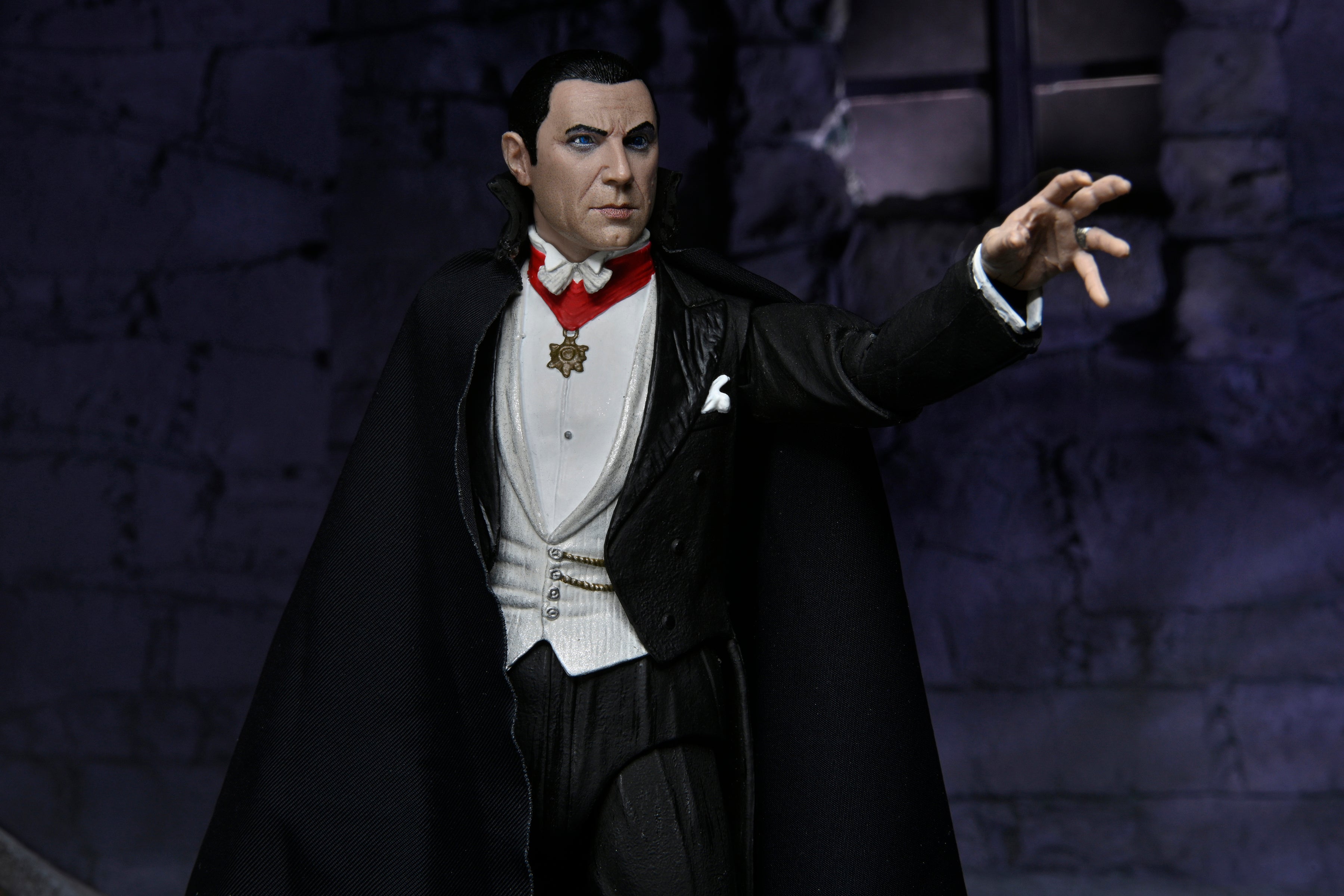Universal Monsters - Ultimate Dracula (Transylvania) 7" Scale Action Figure - NECA