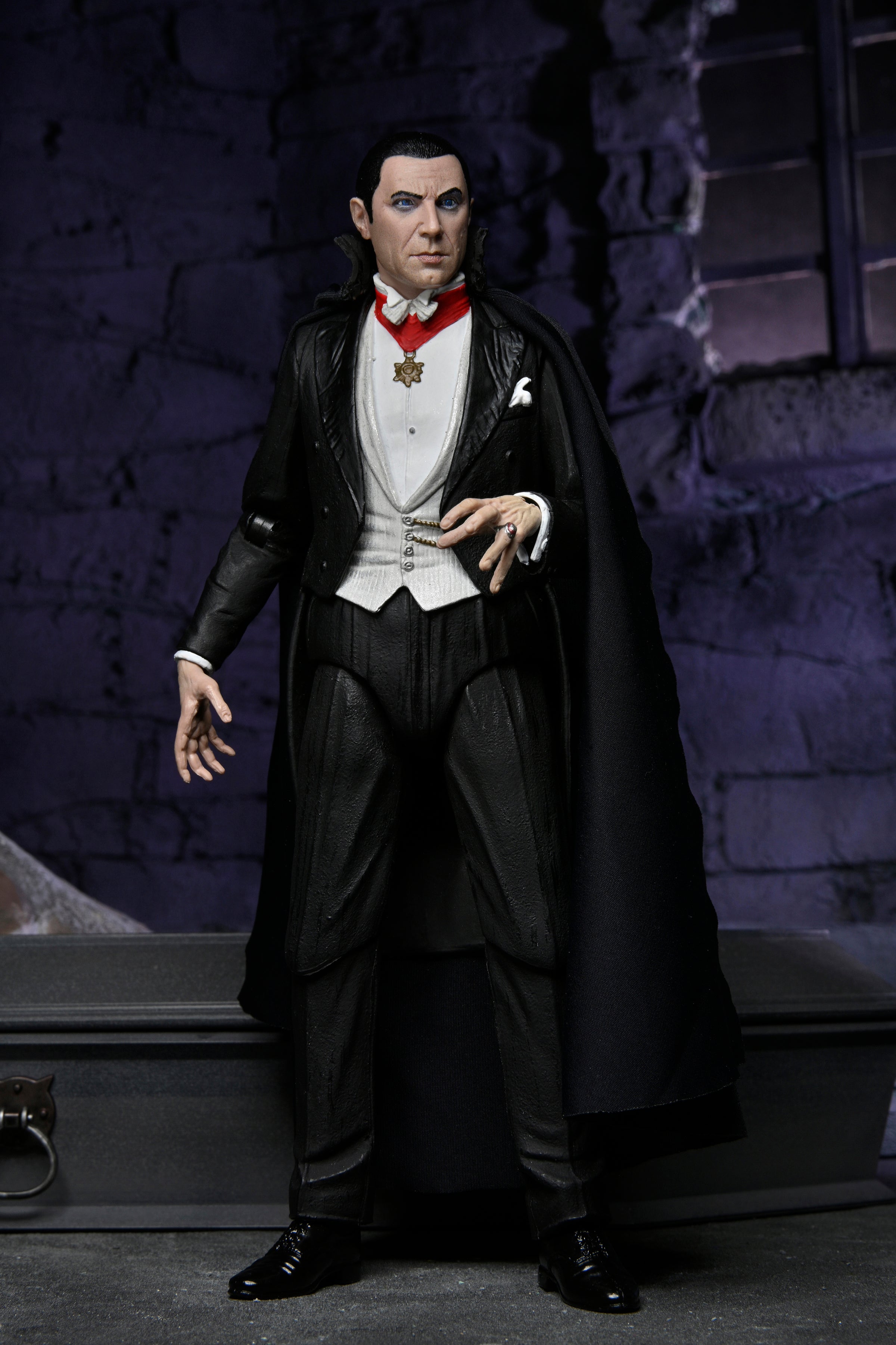 Universal Monsters - Ultimate Dracula (Transylvania) 7" Scale Action Figure - NECA