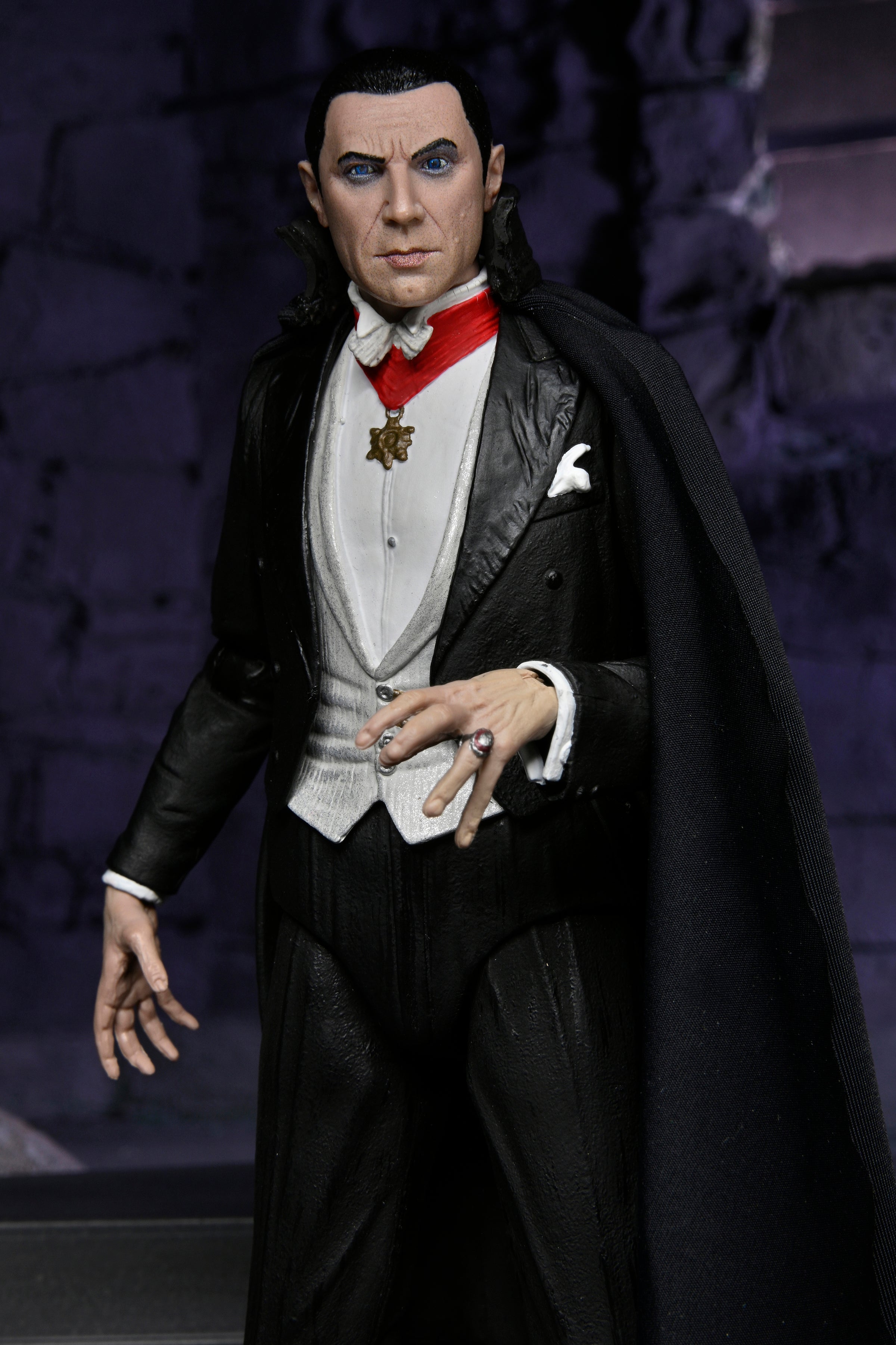 Universal Monsters - Ultimate Dracula (Transylvania) 7" Scale Action Figure - NECA