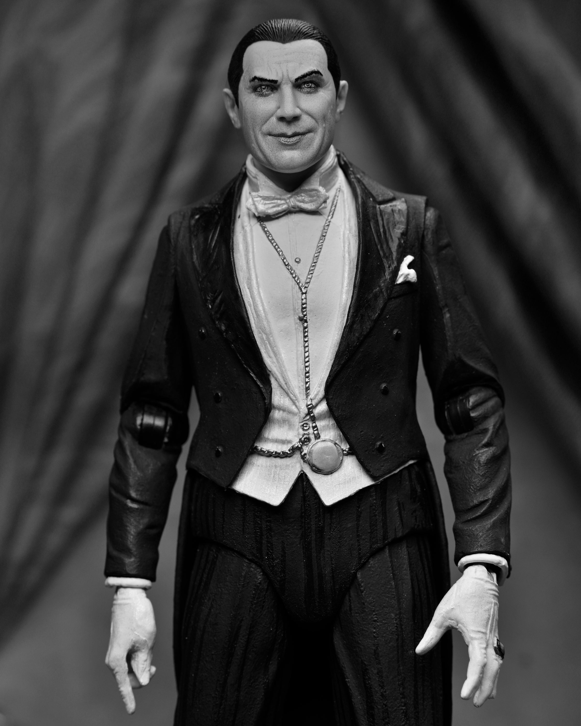 Universal Monsters - Ultimate Dracula (Carfax Abbey) 7" Scale Action Figure - NECA