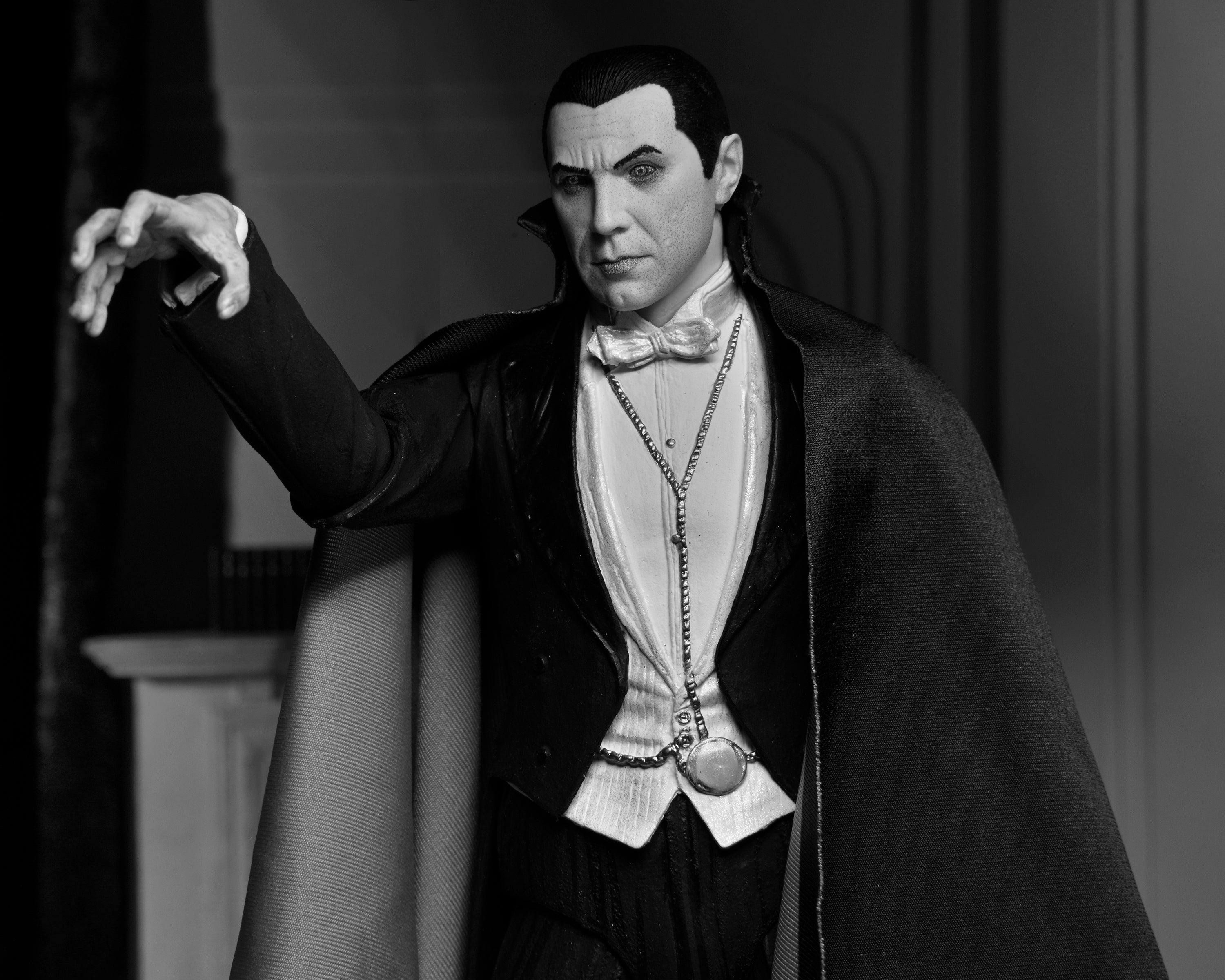 Universal Monsters - Ultimate Dracula (Carfax Abbey) 7&quot; Scale Action Figure - NECA