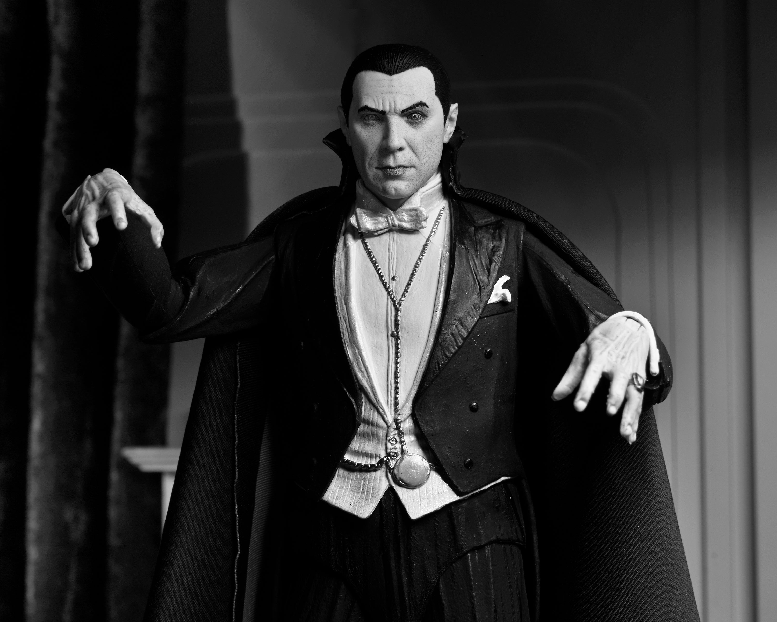 Universal Monsters - Ultimate Dracula (Carfax Abbey) 7" Scale Action Figure - NECA