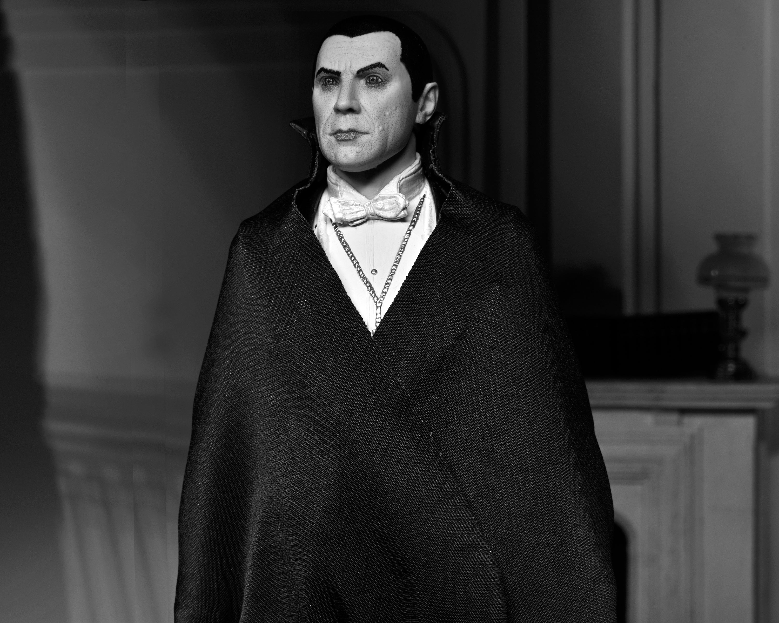Universal Monsters - Ultimate Dracula (Carfax Abbey) 7" Scale Action Figure - NECA