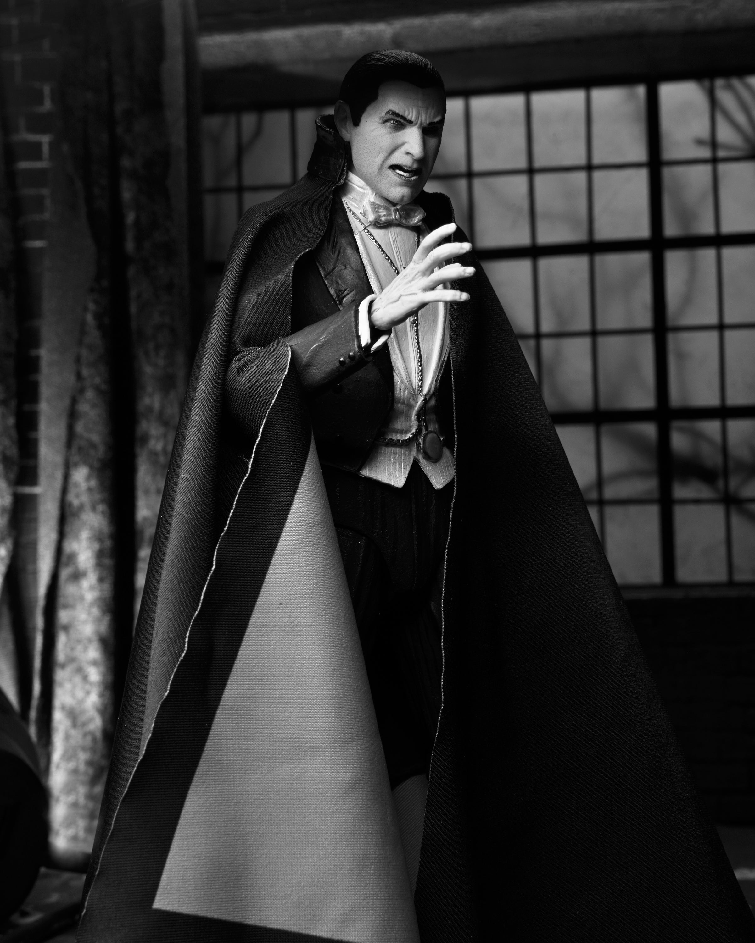 Universal Monsters - Ultimate Dracula (Carfax Abbey) 7" Scale Action Figure - NECA
