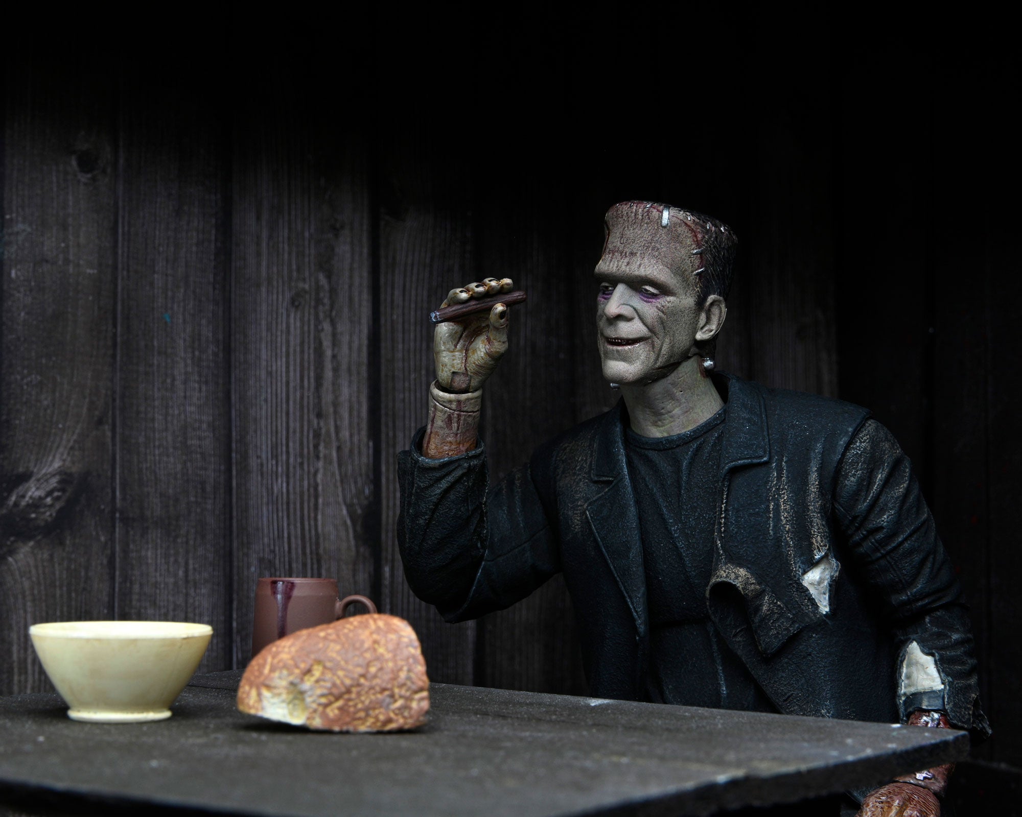 Universal Monsters’ Bride of Frankenstein – Ultimate Frankenstein’s Monster with Chair 7” Scale Action Figure