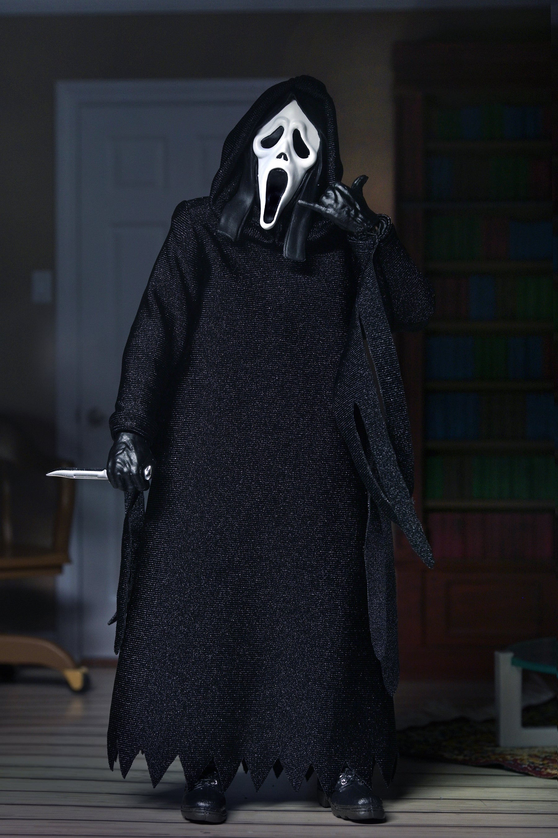 NECA Ghost Face アクションフィギュア Amazon.com: NECA Ghost Face – 8” Clothed Action Figure – Ghost