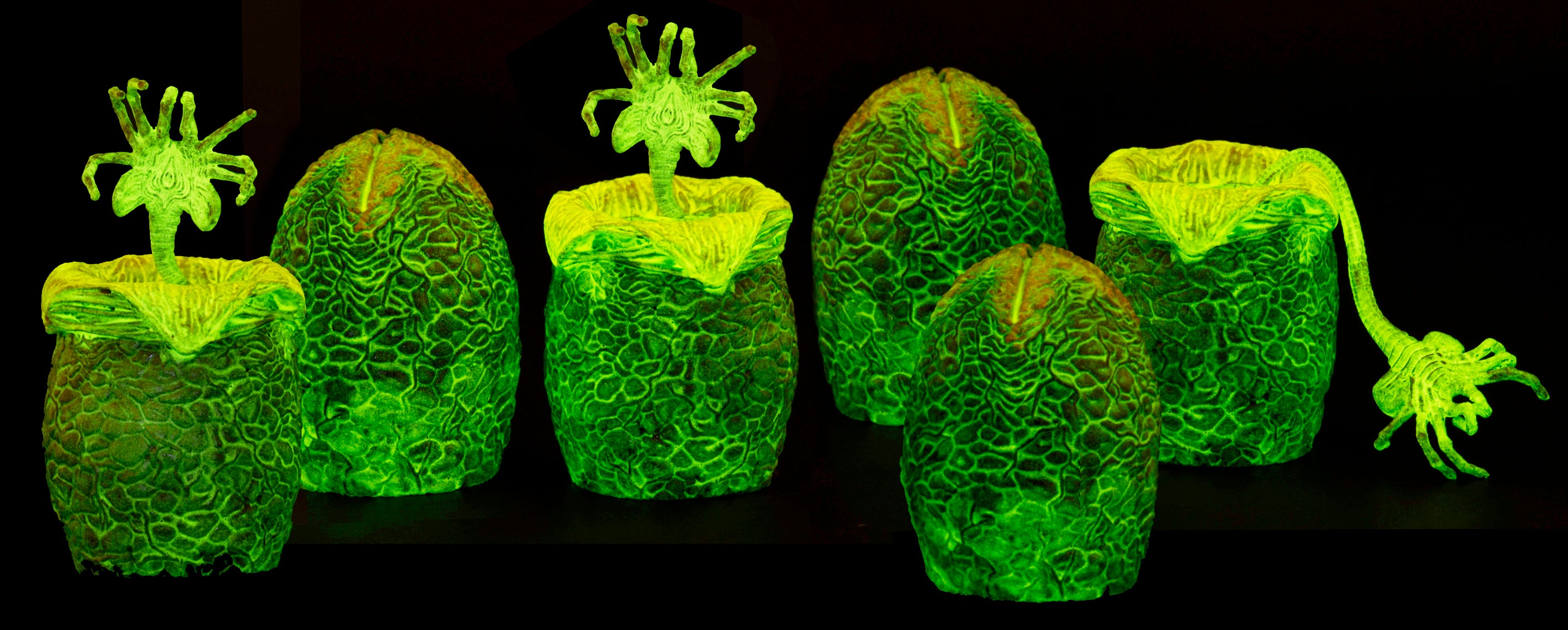 Alien - Glow-in-the-Dark Egg Set in Collectible Carton