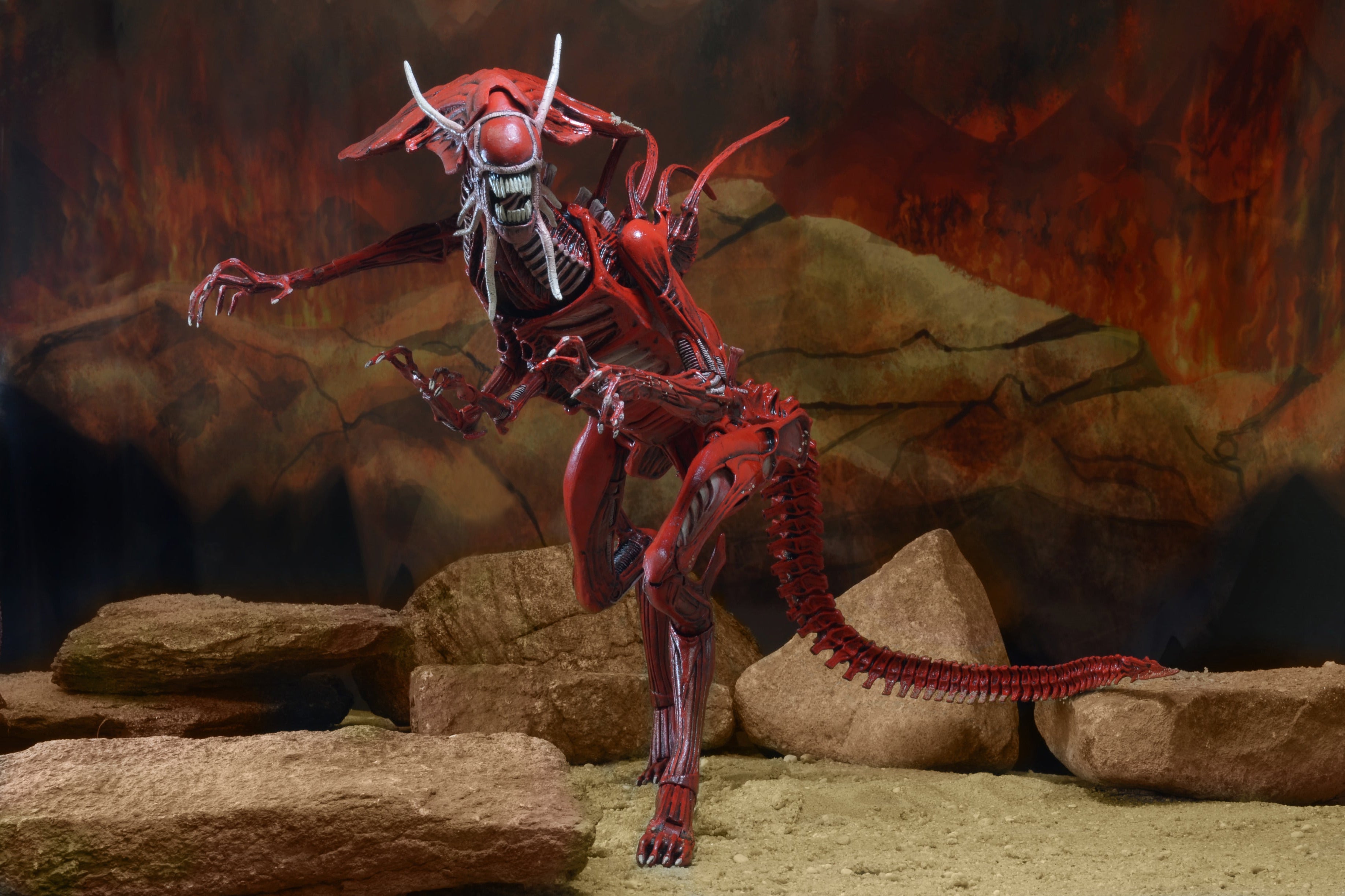 Alien – Ultra Deluxe Boxed Action Figure – Genocide Red Queen - NECA VAULT