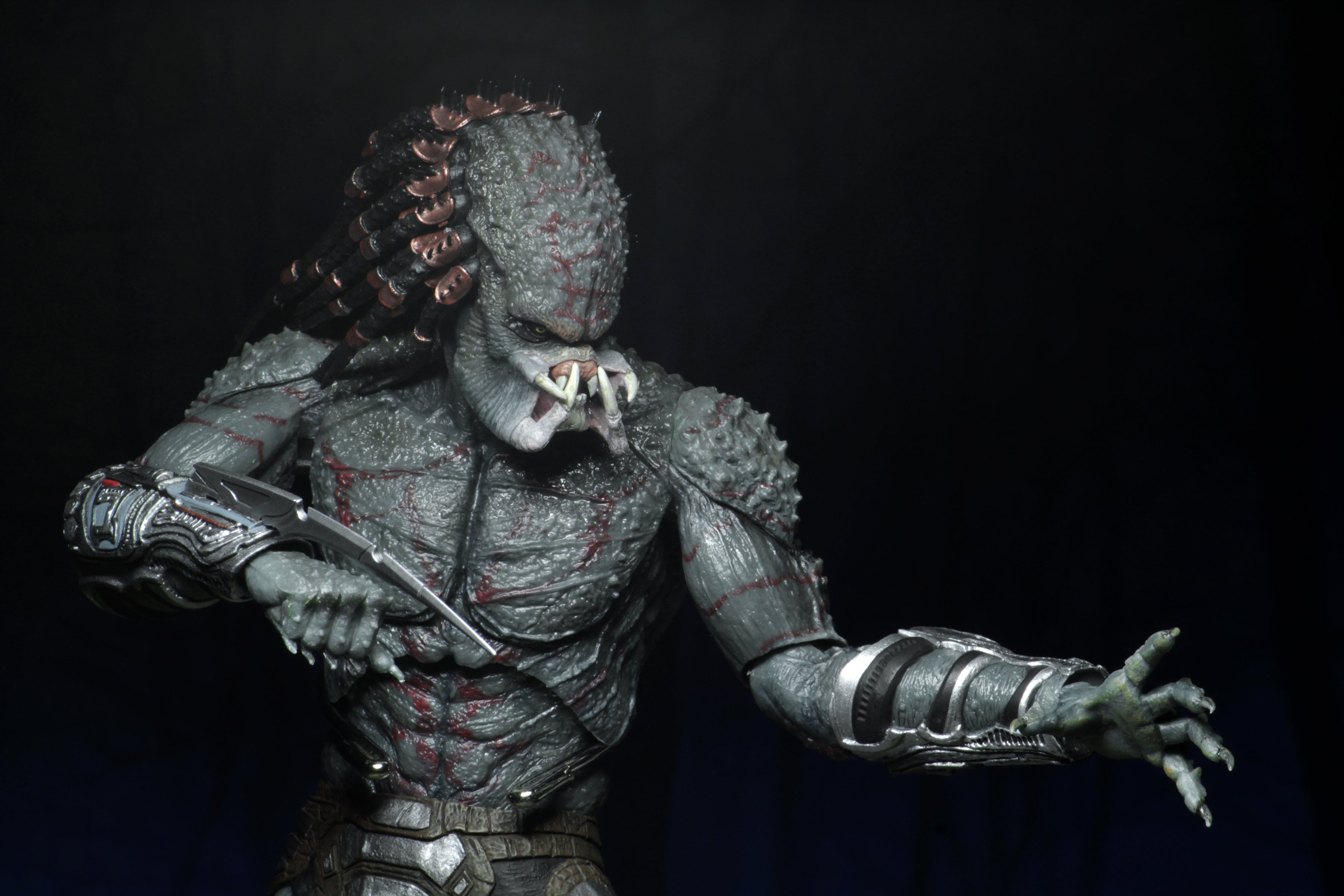 Predator (2018) - Deluxe Armored Assassin Predator 7" Scale Action Figure (12" Figure) - NECA