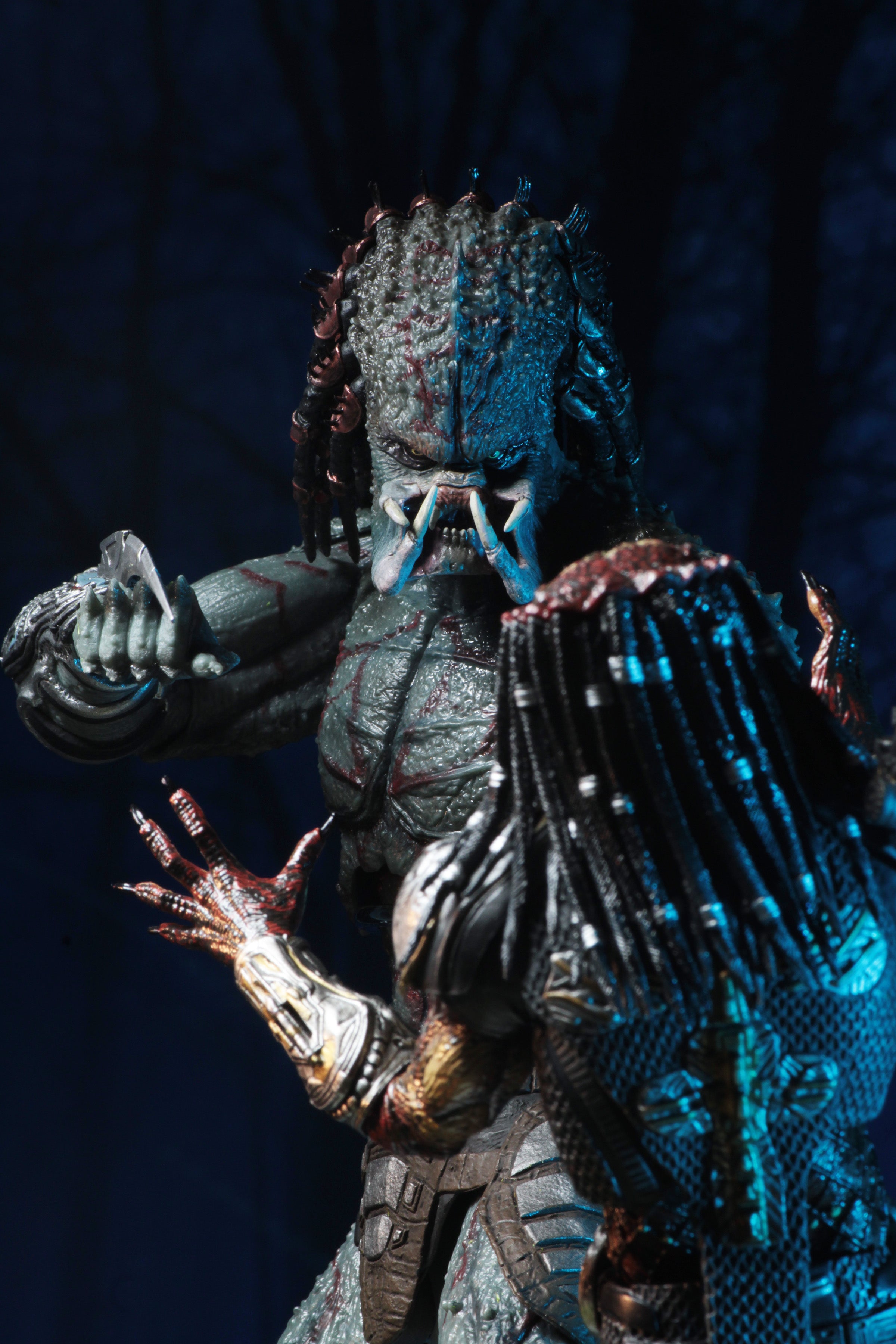 Predator (2018) - Deluxe Armored Assassin Predator 7" Scale Action Figure (12" Figure) - NECA