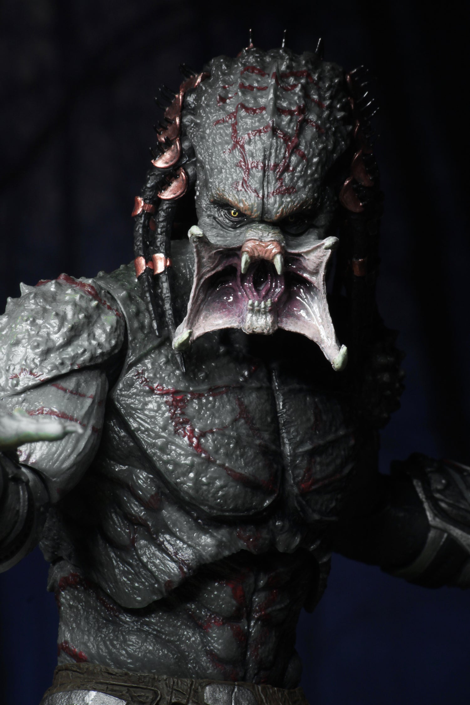 Predator (2018) - Deluxe Armored Assassin Predator 7" Scale Action Figure (12" Figure) - NECA