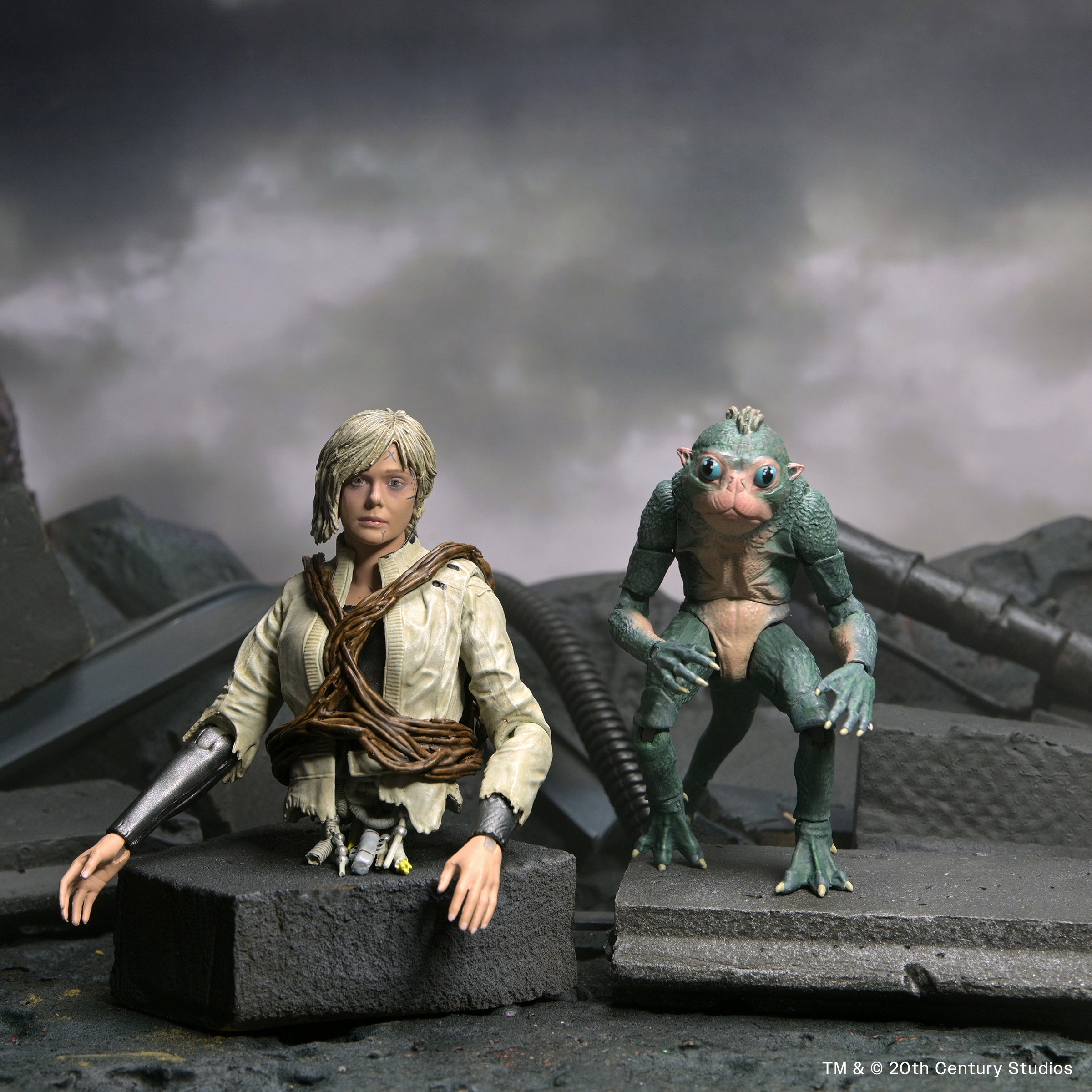 Predator: Badlands - Ultimate Thia & Bud 7" Scale Action Figures on the NECA Store