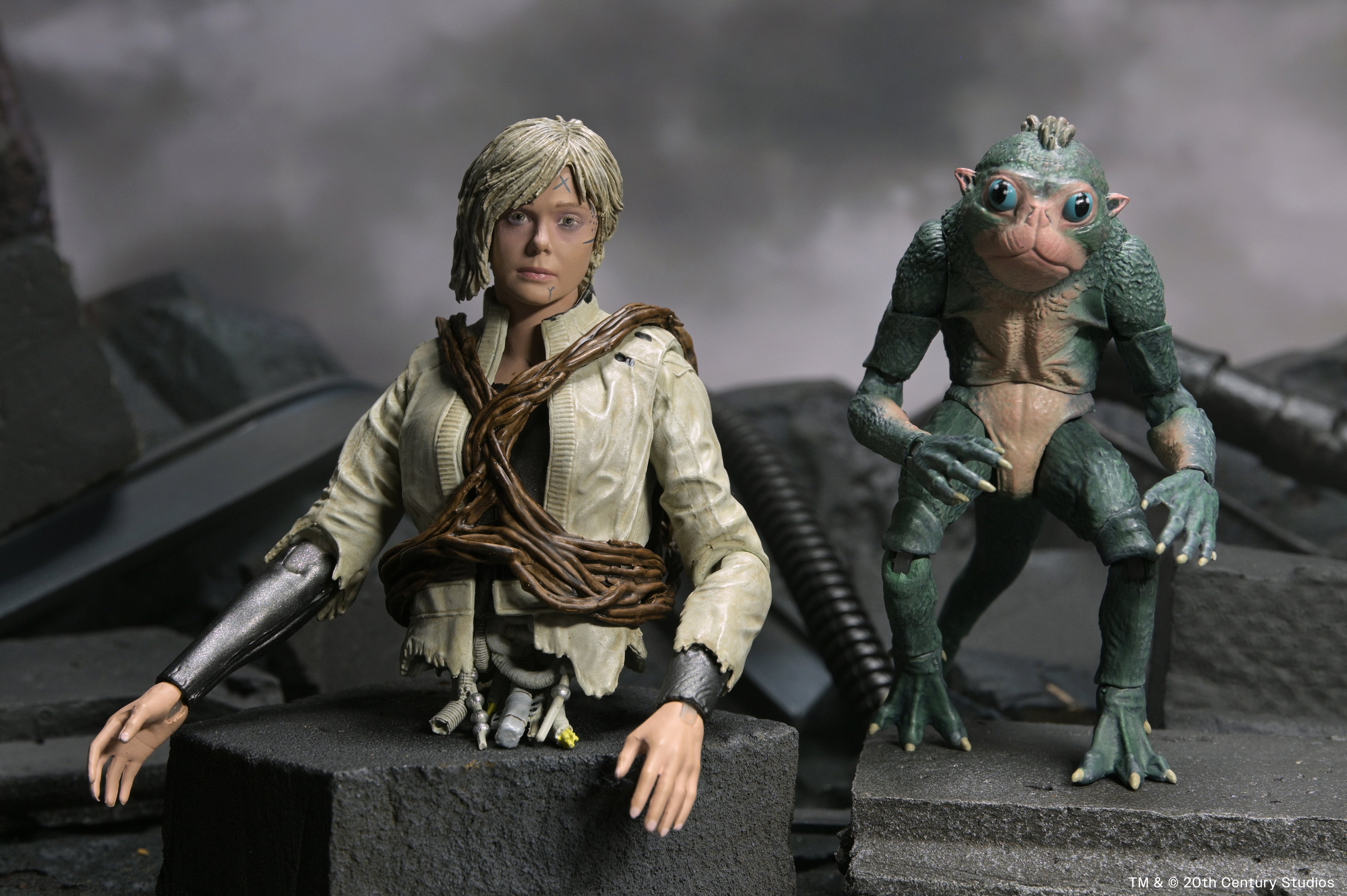 Predator: Badlands - Ultimate Thia & Bud 7" Scale Action Figures on the NECA Store - Featuring Bud