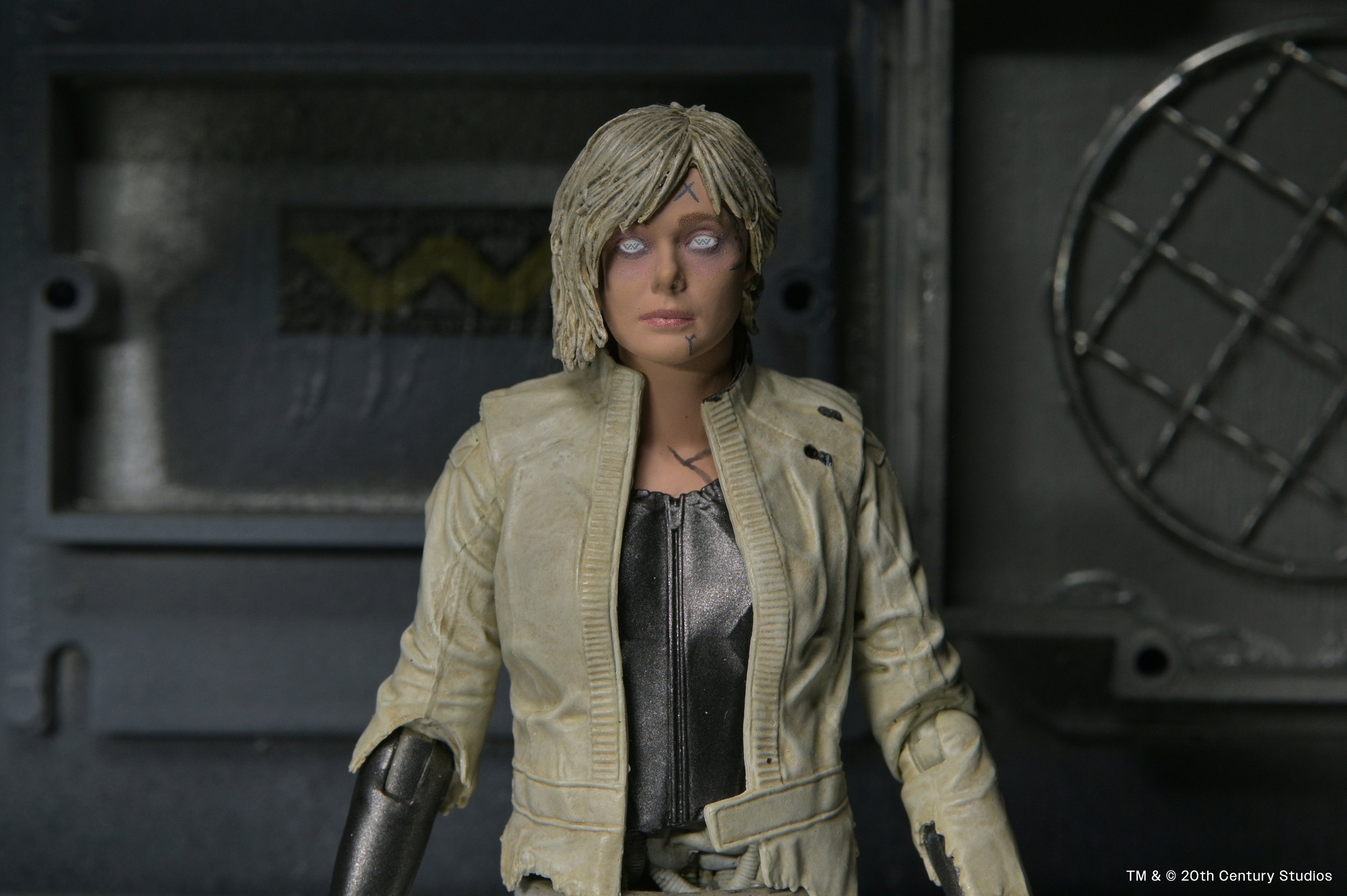 Predator: Badlands - Ultimate Thia & Bud 7" Scale Action Figures on the NECA Store - Featuring Bud