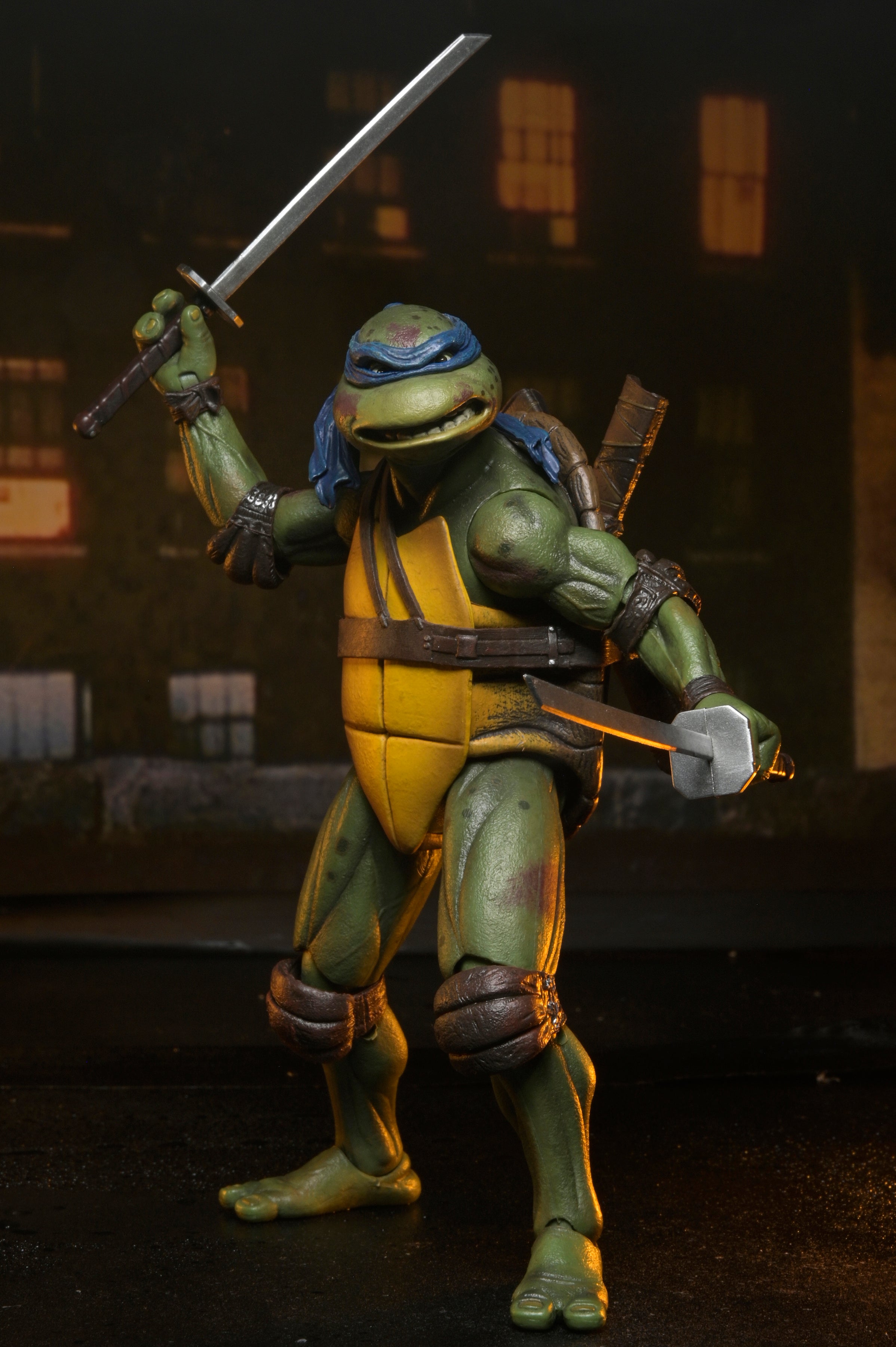 Teenage Mutant Ninja Turtles (1990 Movie) - Rooftop Battle Leonardo vs. Shredder 7" Scale Action Figure (2-Pack)