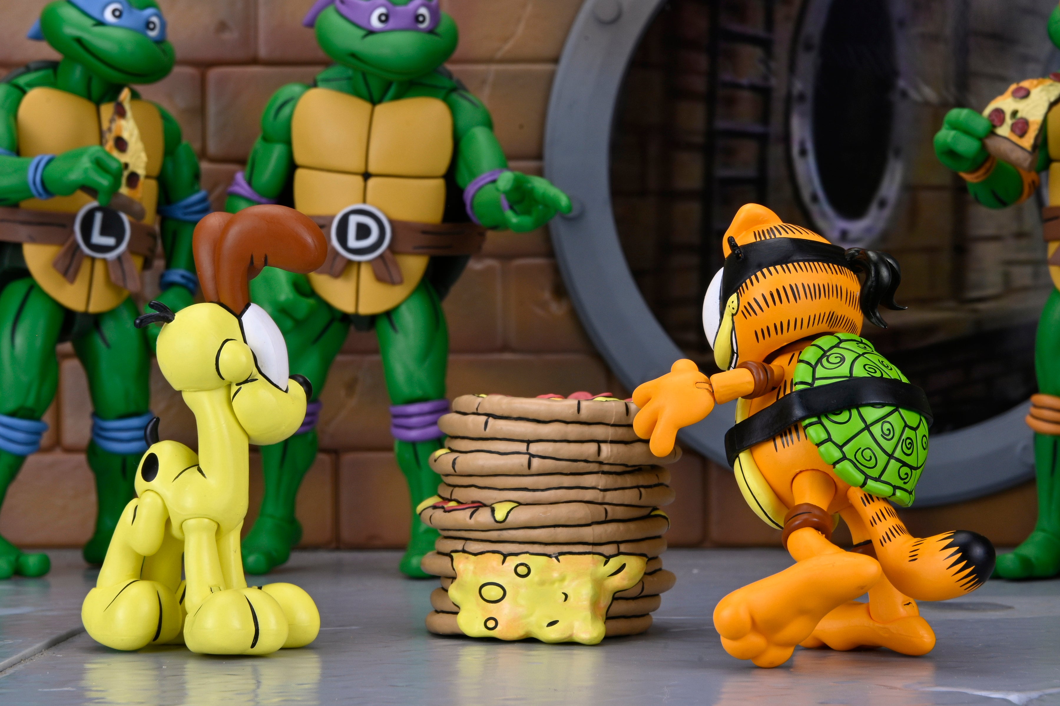 Teenage Mutant Ninja Turtles (Archie Comics) x Garfield - Ultimate Garfello & Odie 7” Scale Action Figures - NECA