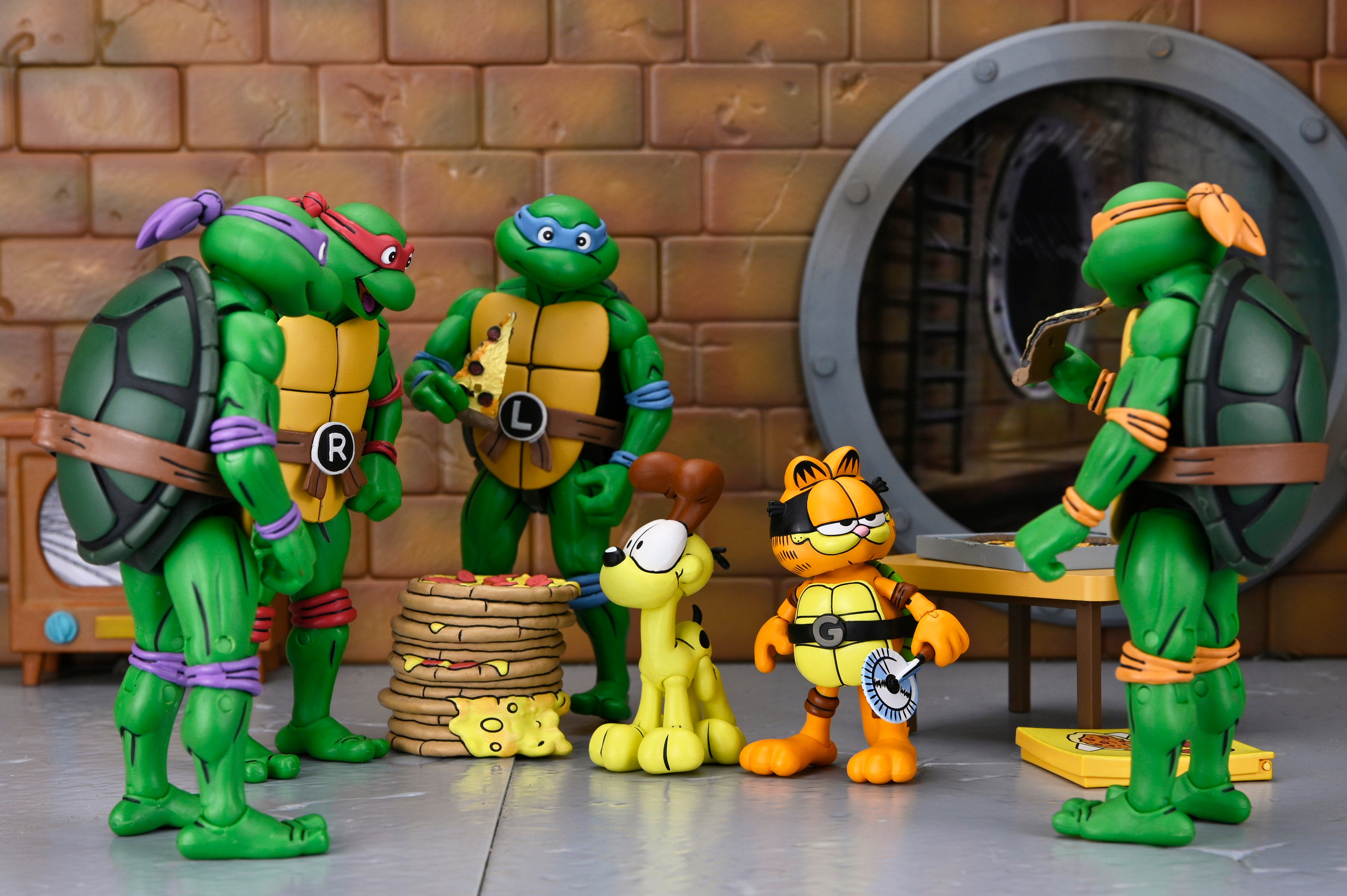 Teenage Mutant Ninja Turtles (Archie Comics) x Garfield - Ultimate Garfello & Odie 7” Scale Action Figures - NECA - Garfello and Odie shown with the four turtle brothers