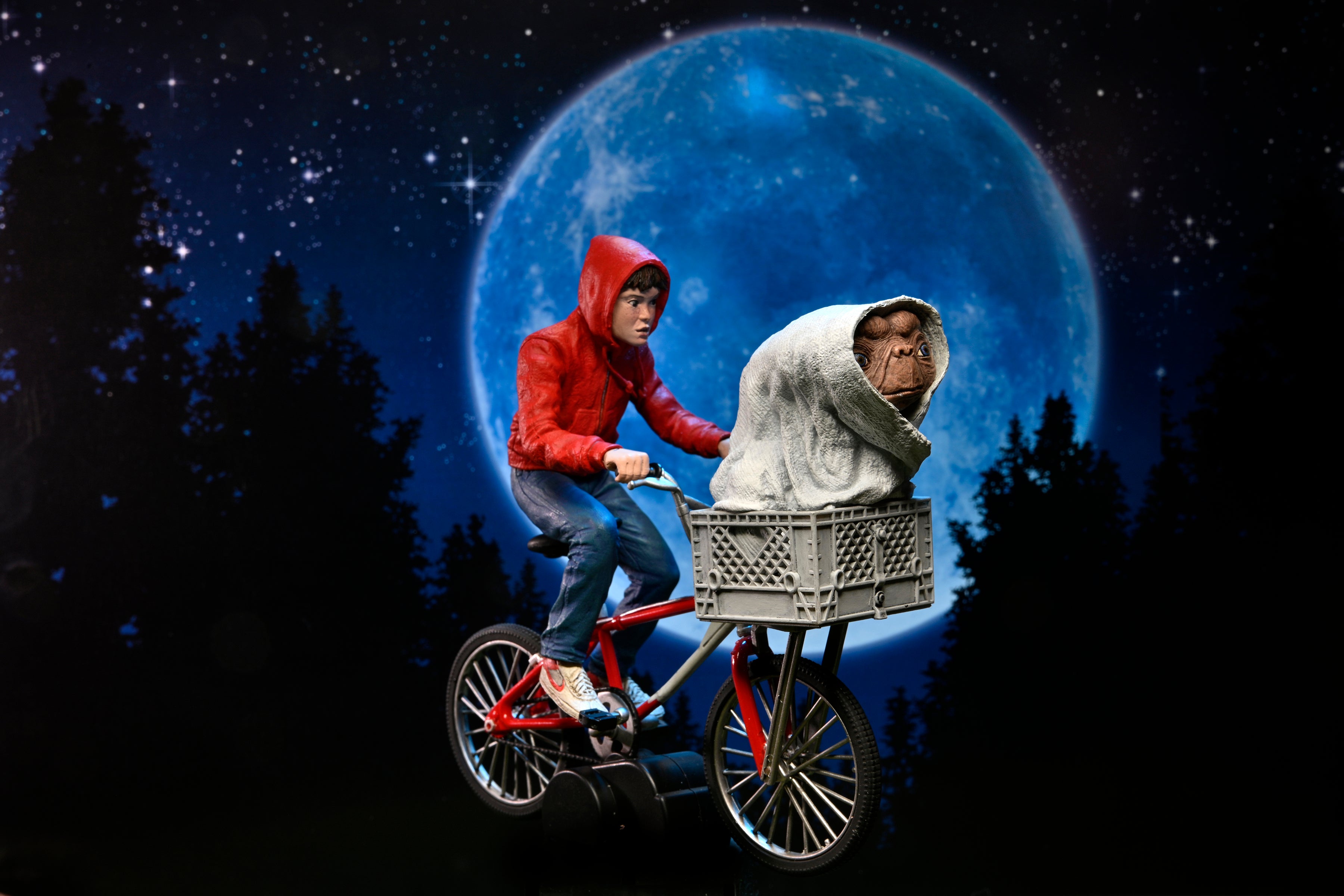 E.T. The Extra-Terrestrial - Elliott &amp; E.T. on Bicycle (40th Anniversary) 7&quot; Scale Action Figure - NECA