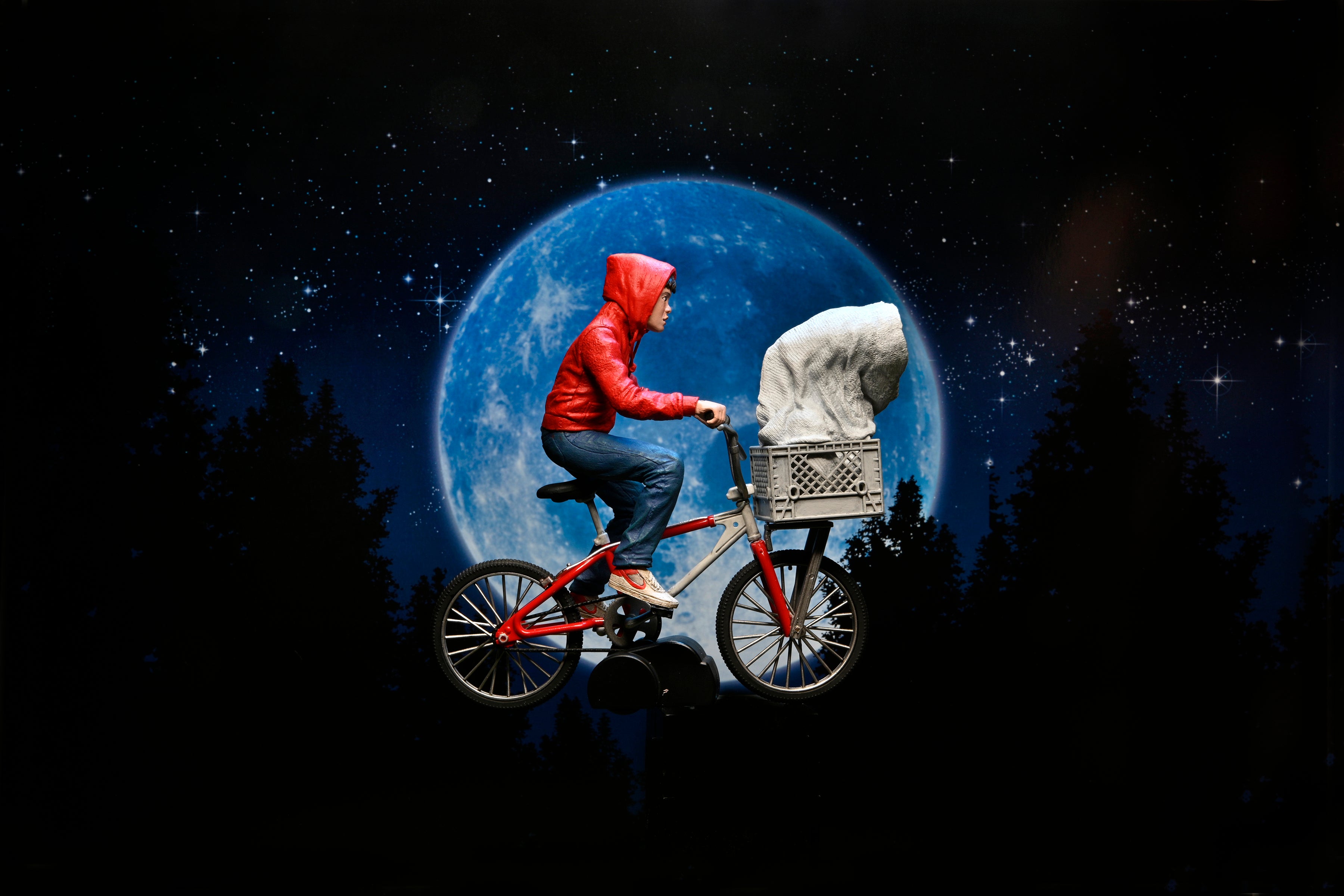 E.T. The Extra-Terrestrial - Elliott &amp; E.T. on Bicycle (40th Anniversary) 7&quot; Scale Action Figure - NECA