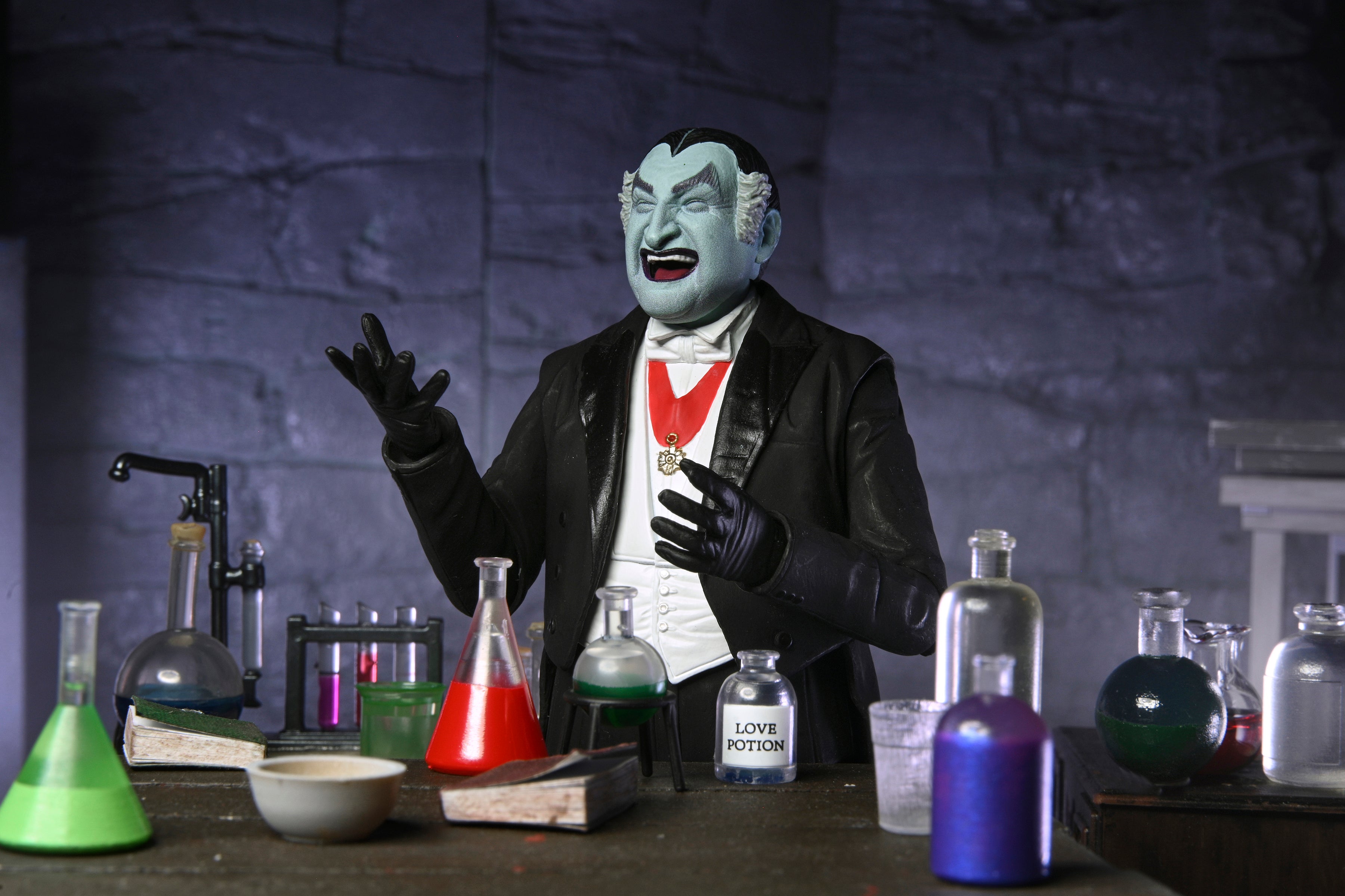 The Munsters (TV Series) - Ultimate Grandpa Munster 7” Scale Action Figure - NECA