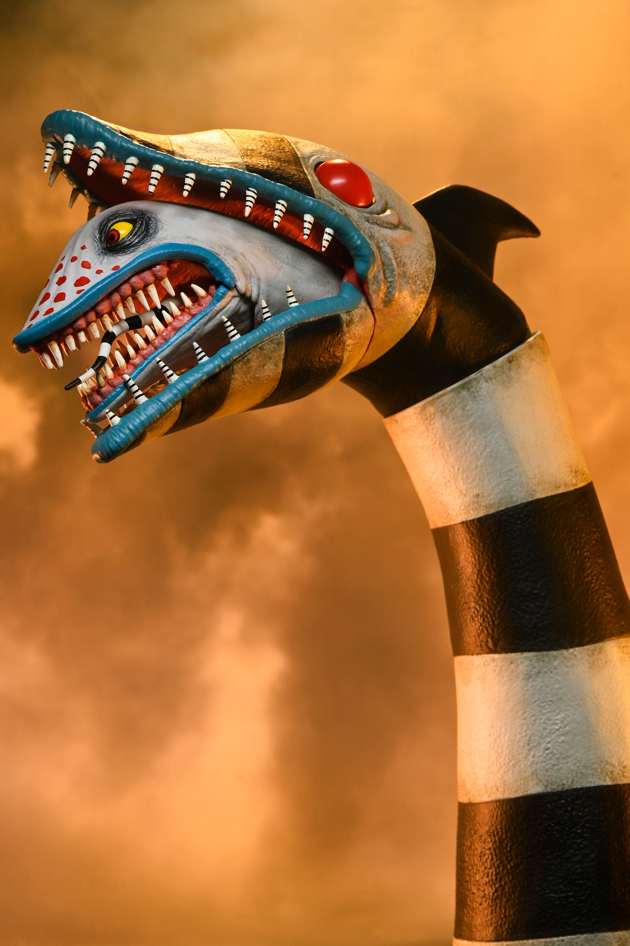Beetlejuice Beetlejuice - Ultimate Matador Beetlejuice & Sandworm 7" Scale Action Figure 2-Pack - NECA