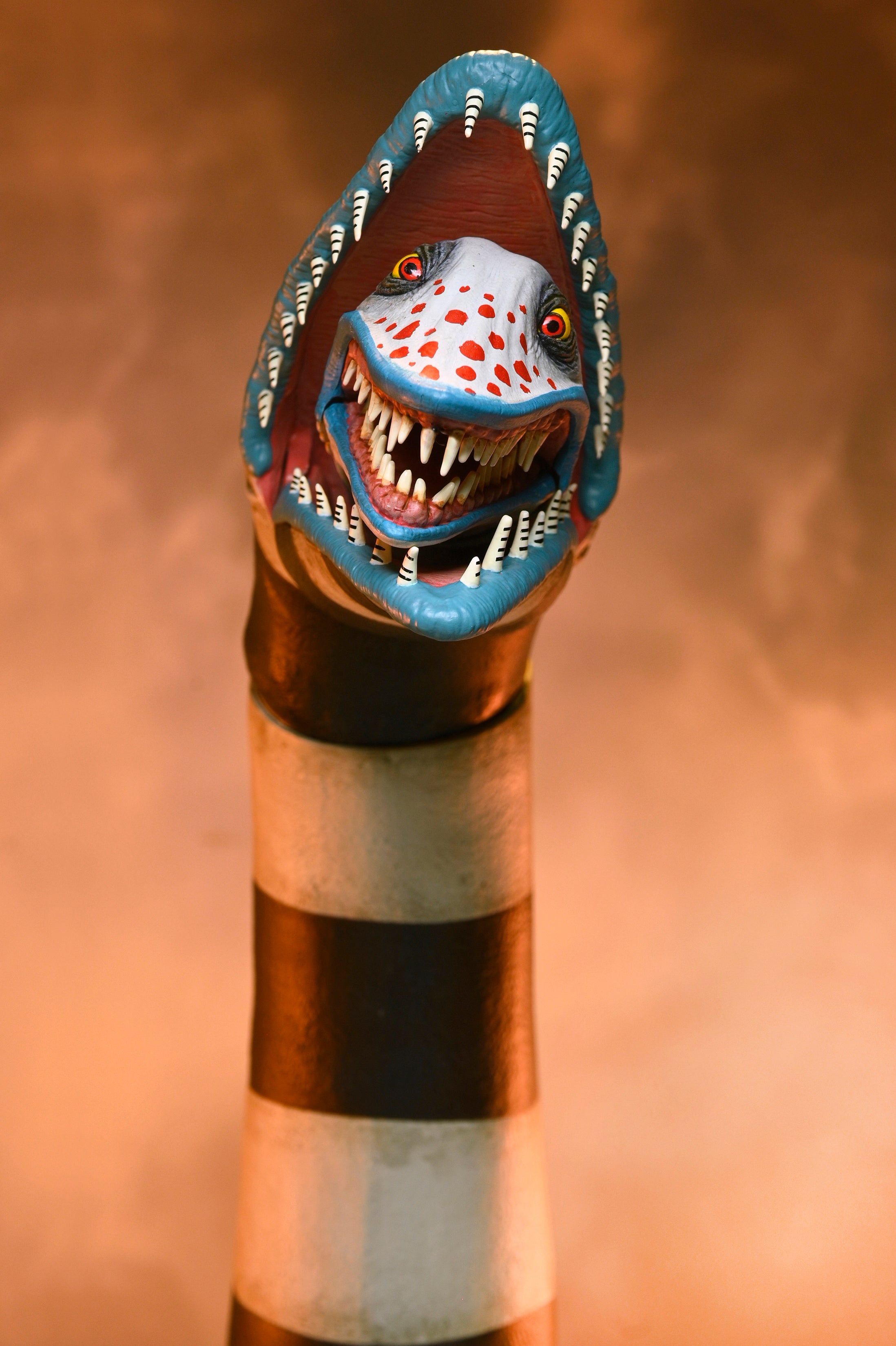 Beetlejuice Beetlejuice - Ultimate Matador Beetlejuice & Sandworm 7" Scale Action Figure 2-Pack - NECA