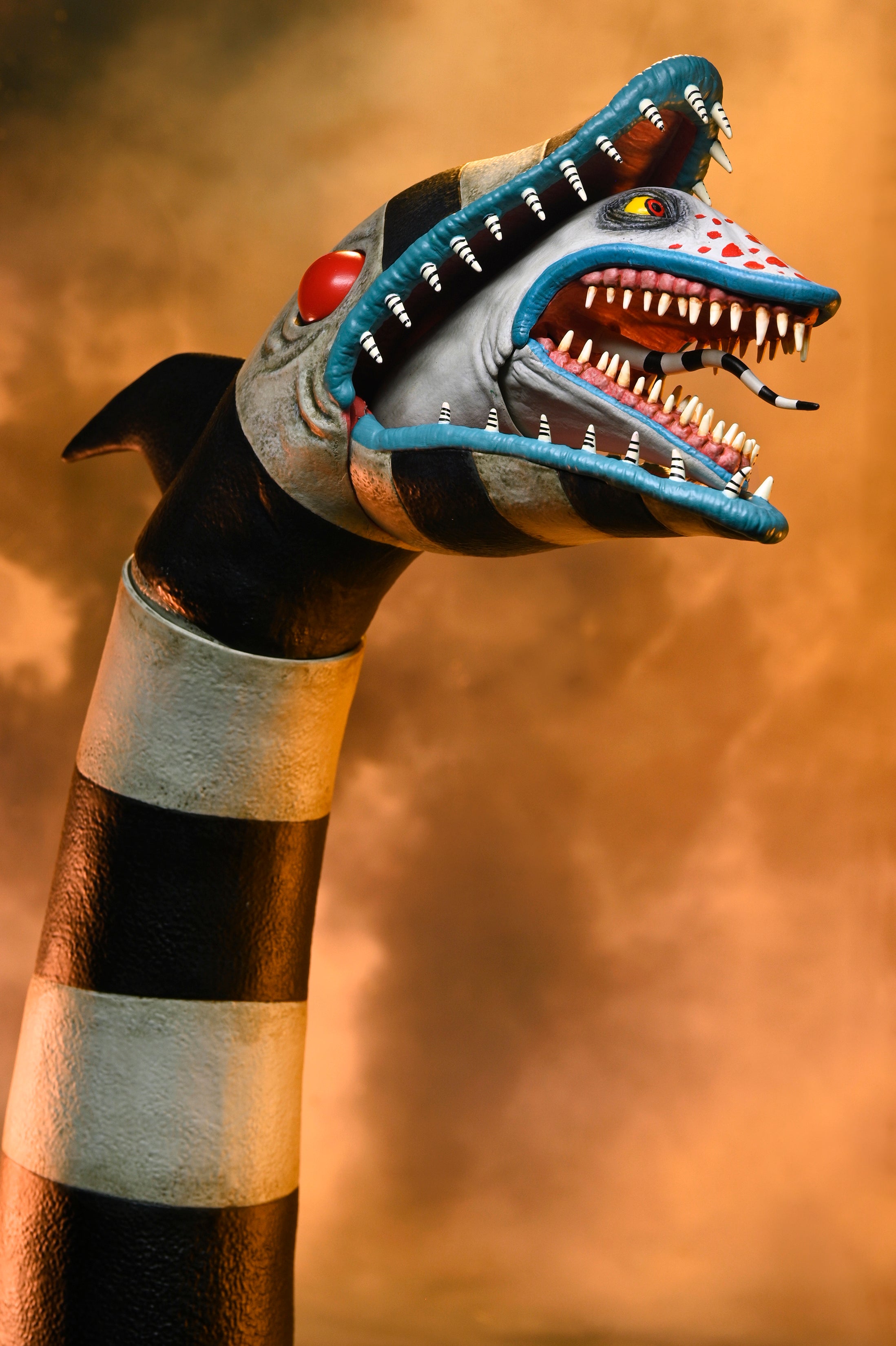 Beetlejuice Beetlejuice - Ultimate Matador Beetlejuice & Sandworm 7" Scale Action Figure 2-Pack - NECA