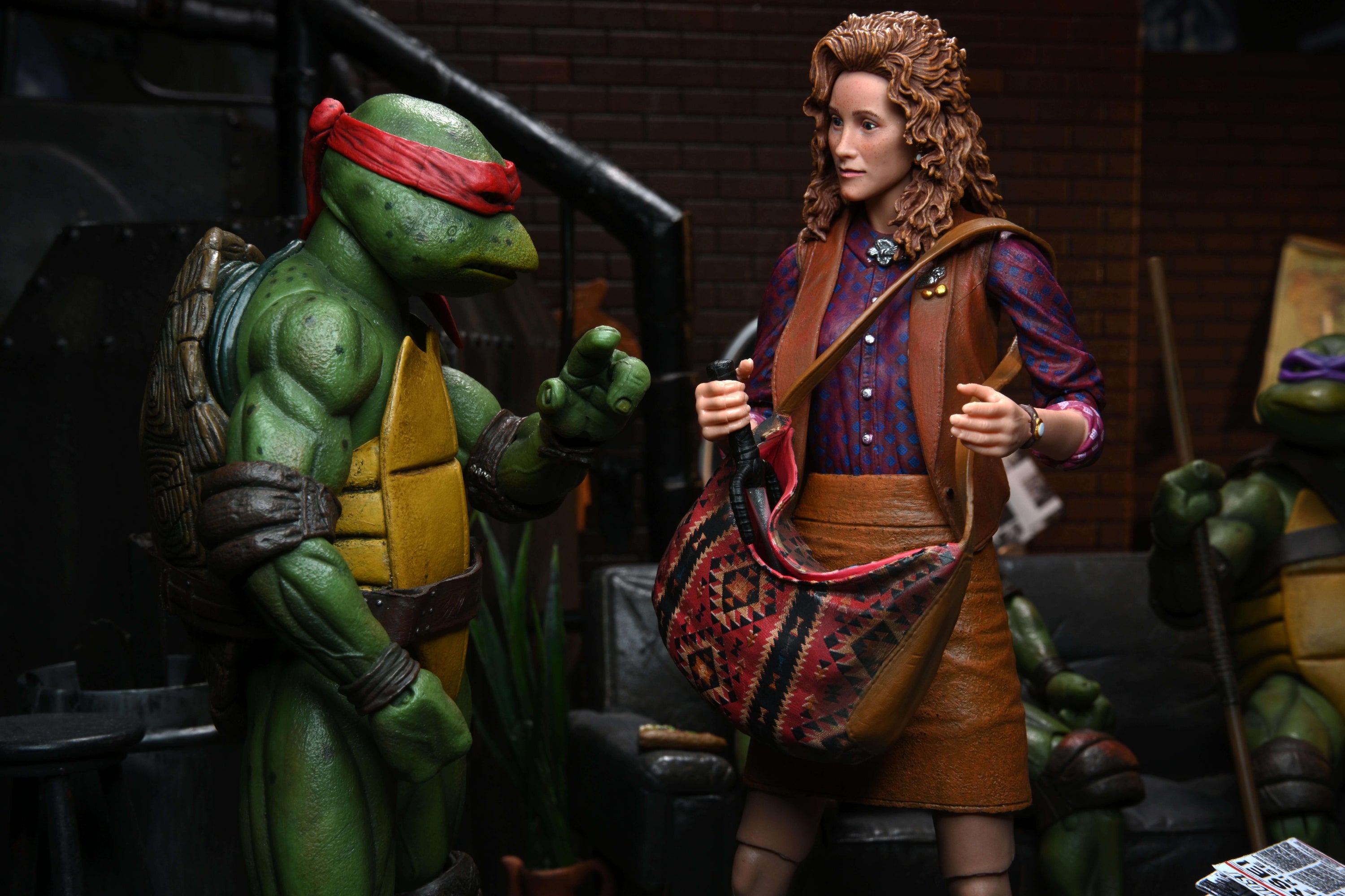 Teenage Mutant Ninja Turtles (1990 Movie) - Ultimate April O'Neil 7" Scale Action Figure - NECA
