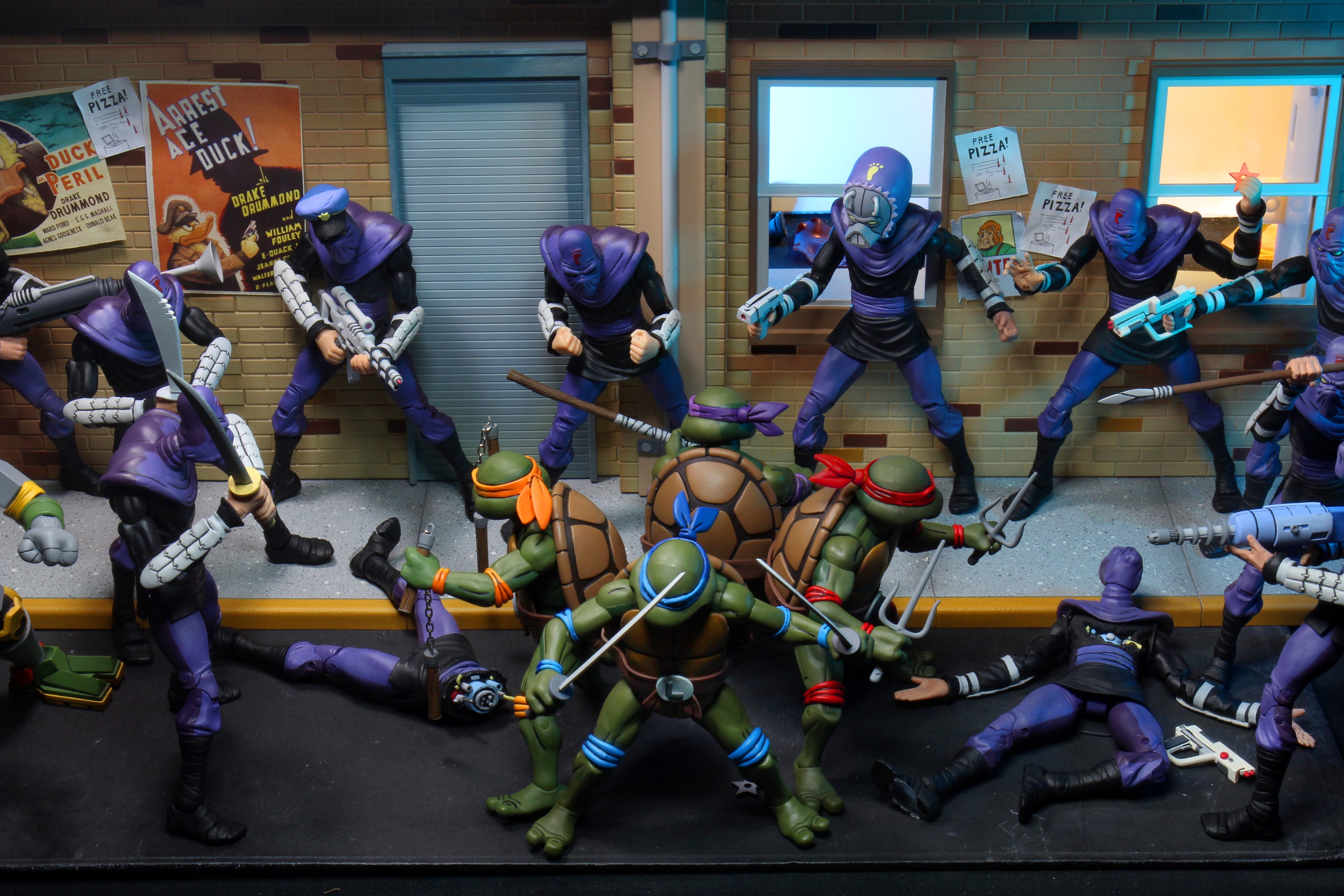 Teenage Mutant Ninja Turtles (Cartoon) – TMNT Cartoon Street Scene Diorama (Re-Release) - NECA