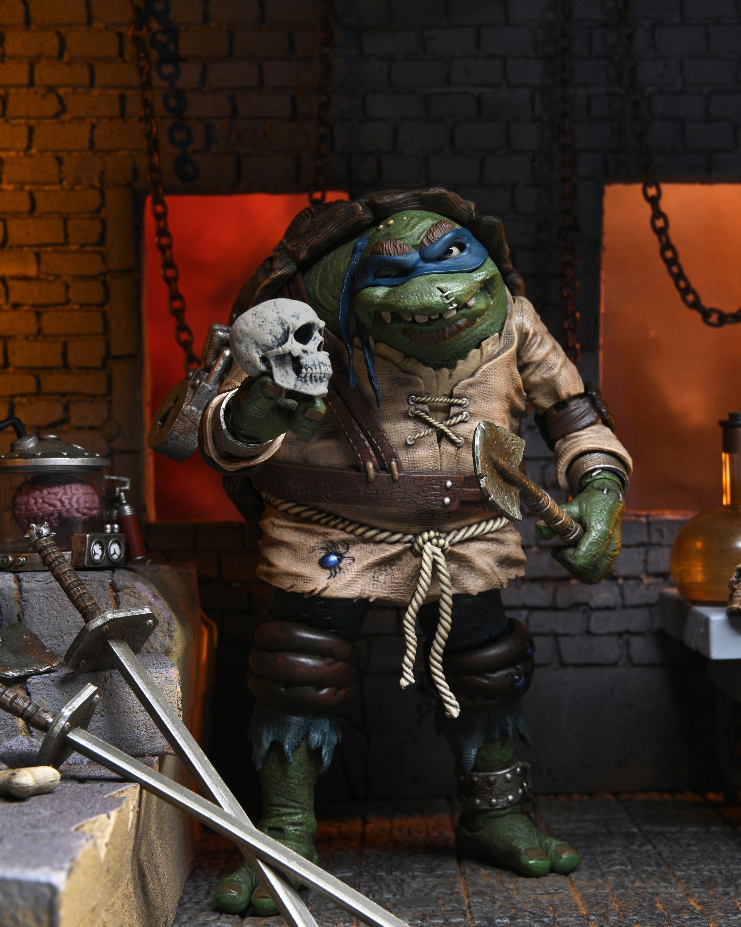 Universal Monsters/Teenage Mutant Ninja Turtles - 7” Scale Action Figure - Leonardo as The Hunchback - NECA