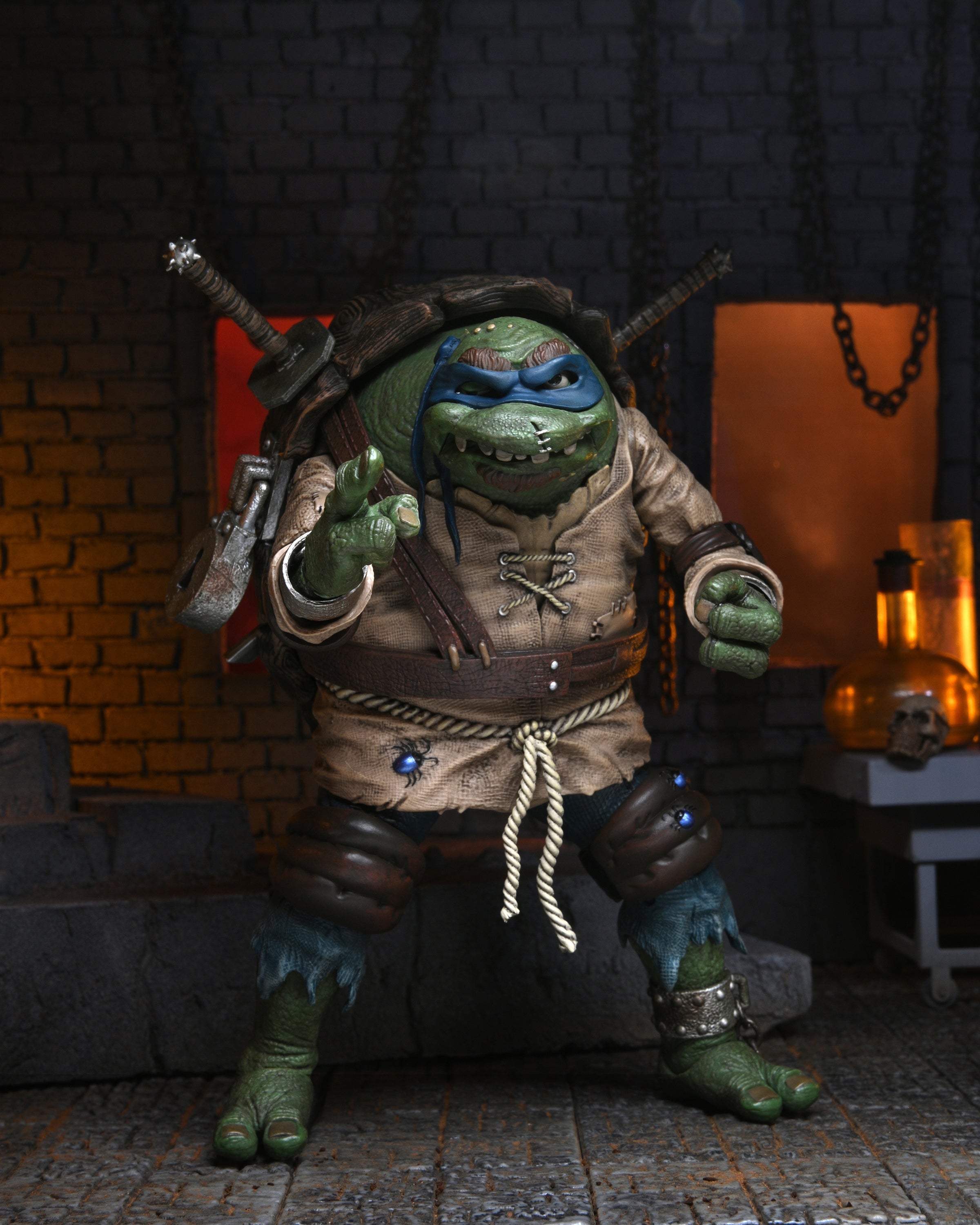 Universal Monsters/Teenage Mutant Ninja Turtles - 7” Scale Action Figure - Leonardo as The Hunchback - NECA