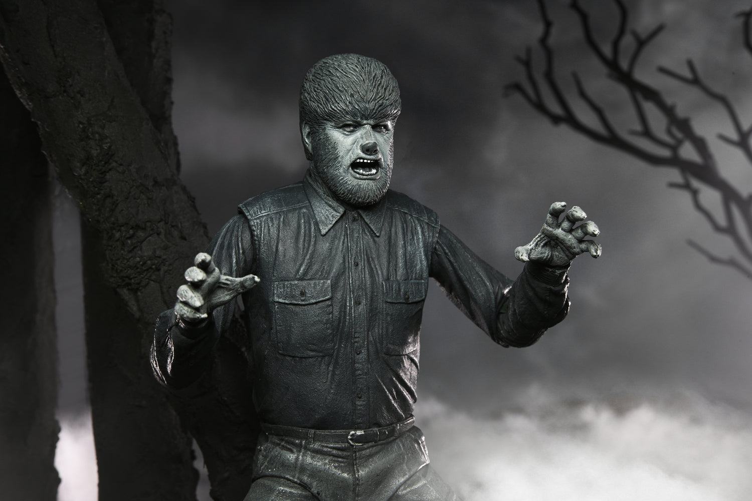 Universal Monsters - Ultimate Wolf Man (Black &amp; White) 7&quot; Scale Action Figure - NECA