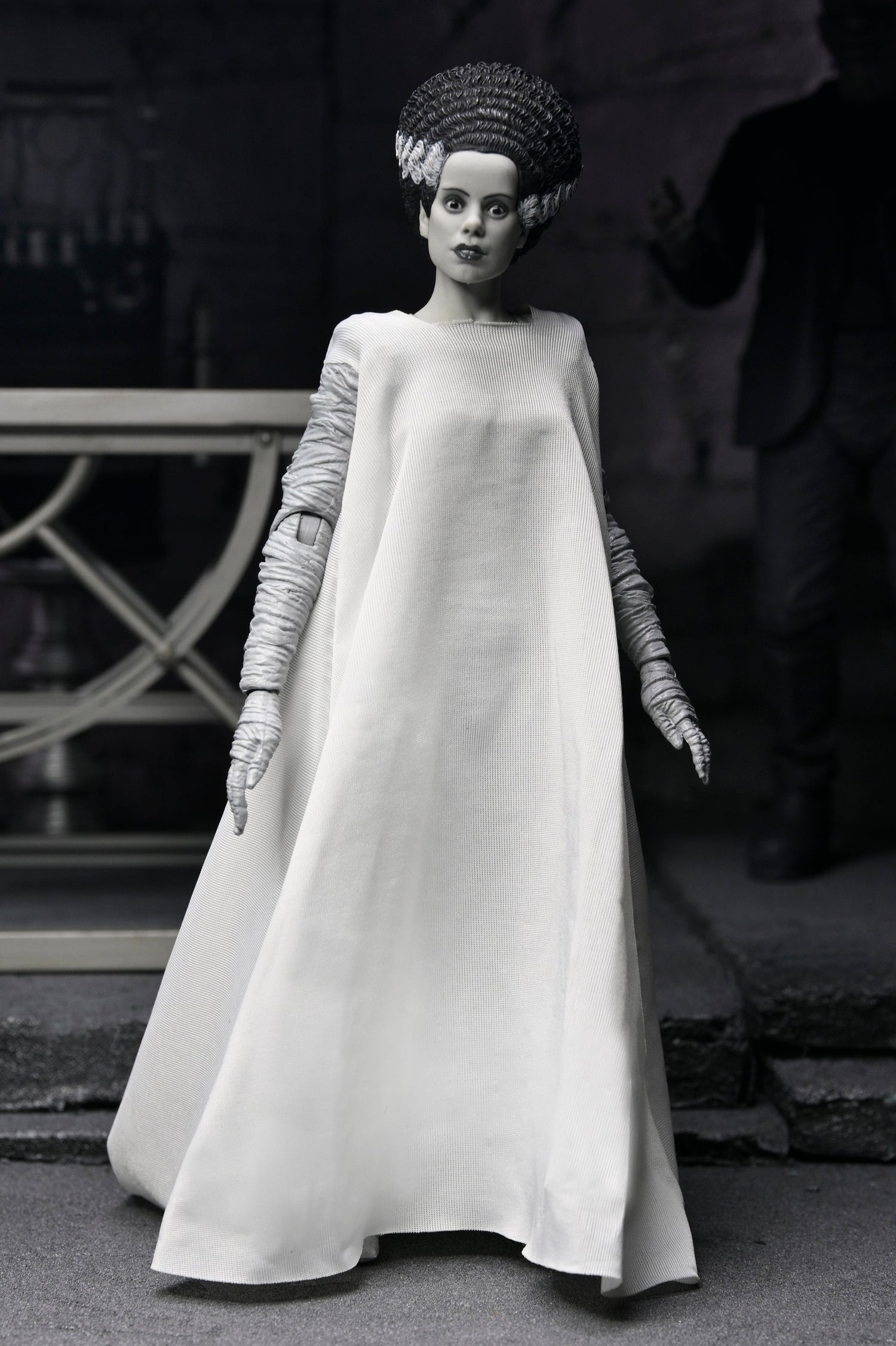 bride of frankenstein black dress Universal Monsters: Ultimate Bride of Frankenstein Frankenstein's Monster - 7