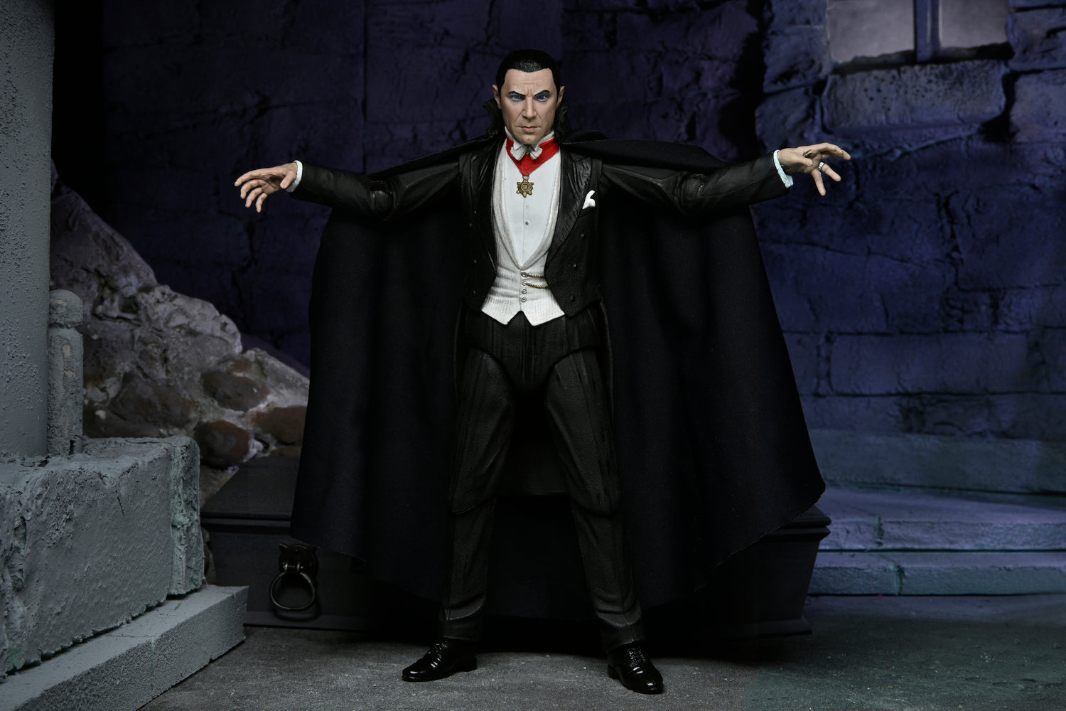 Universal Monsters - Ultimate Dracula (Transylvania) 7&quot; Scale Action Figure - NECA