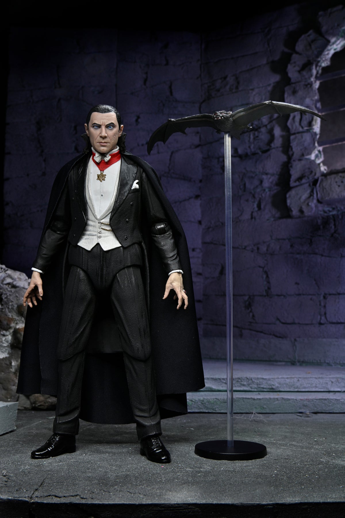 Universal Monsters - Ultimate Dracula (Transylvania) 7" Scale Action F ...