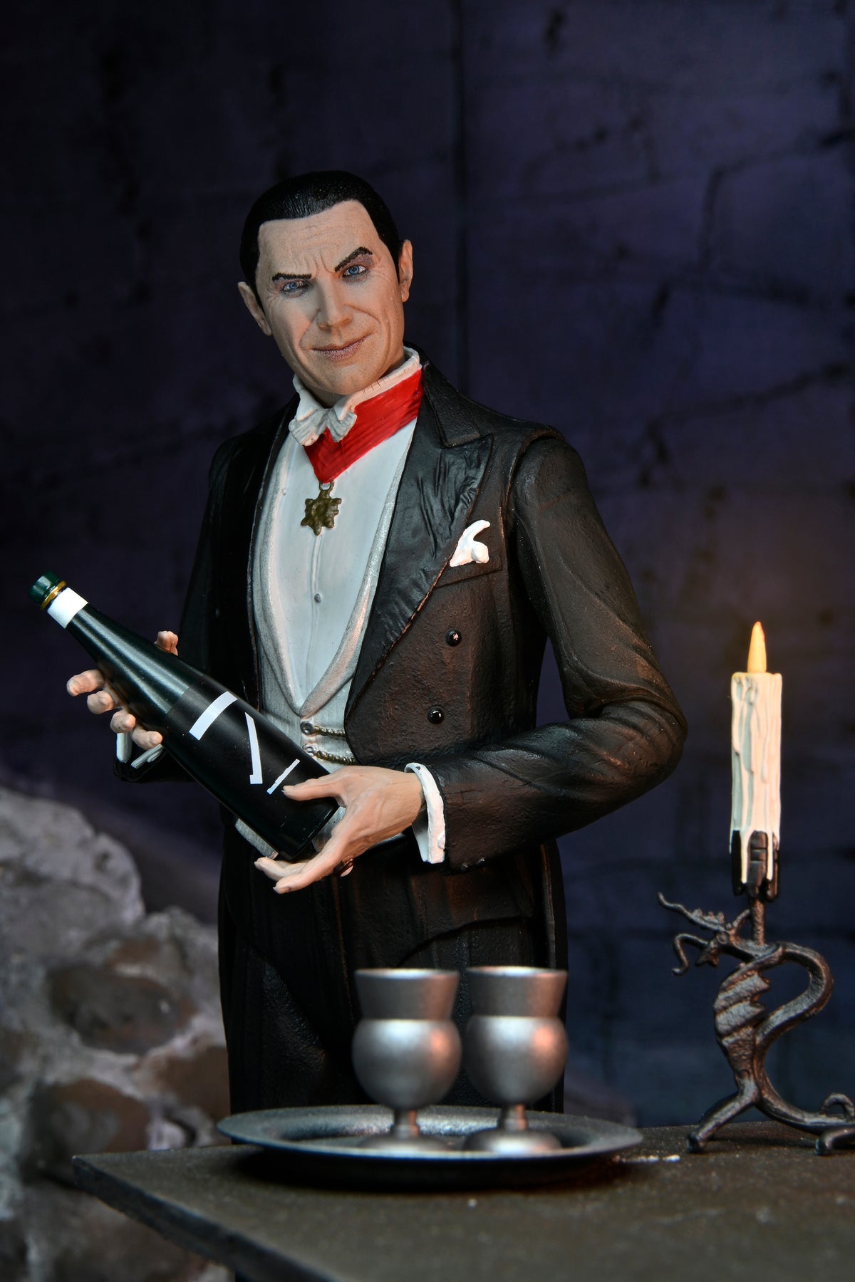Universal Monsters - Ultimate Dracula (Transylvania) 7" Scale Action F ...