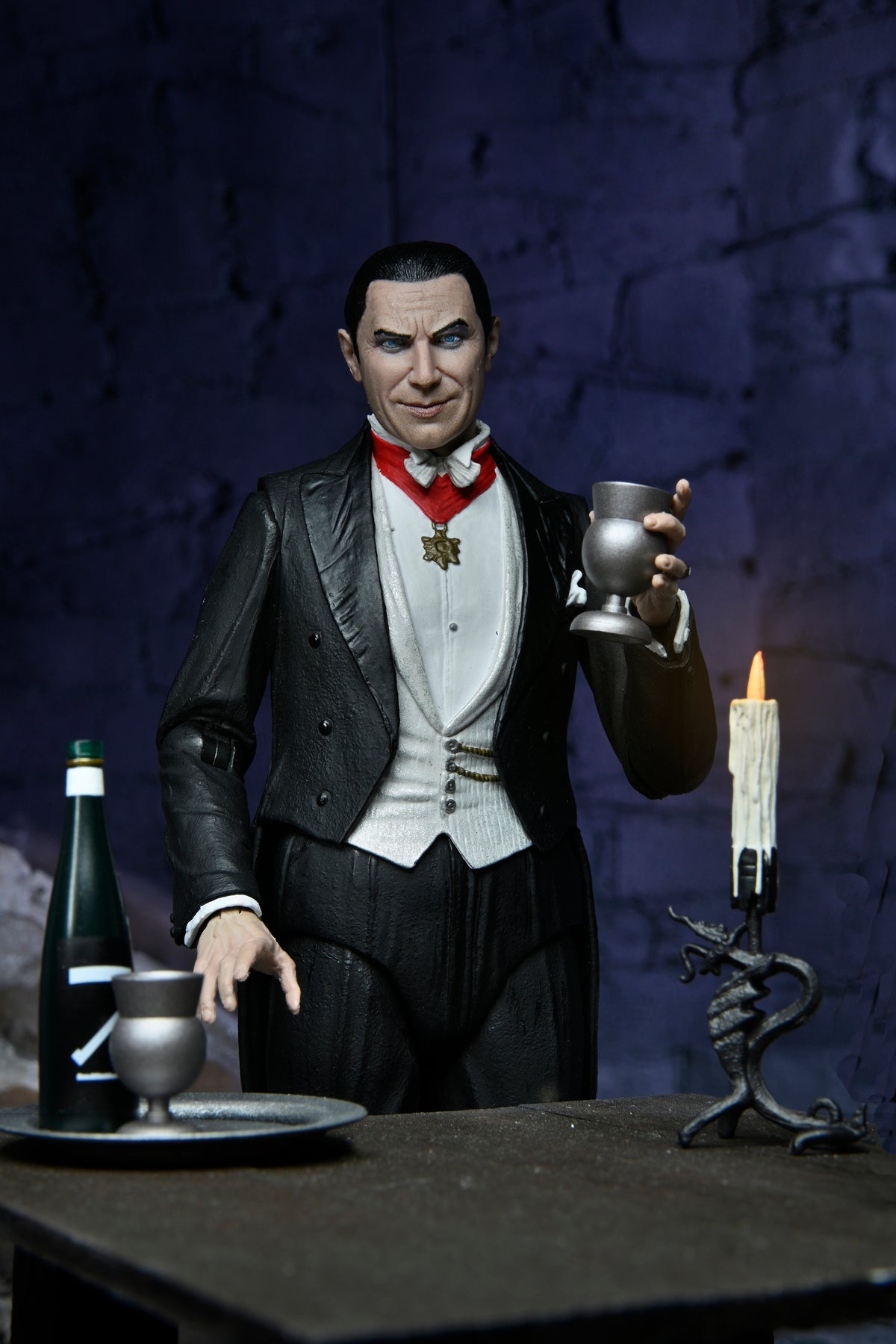 Universal Monsters - Ultimate Dracula (Transylvania) 7" Scale Action F ...