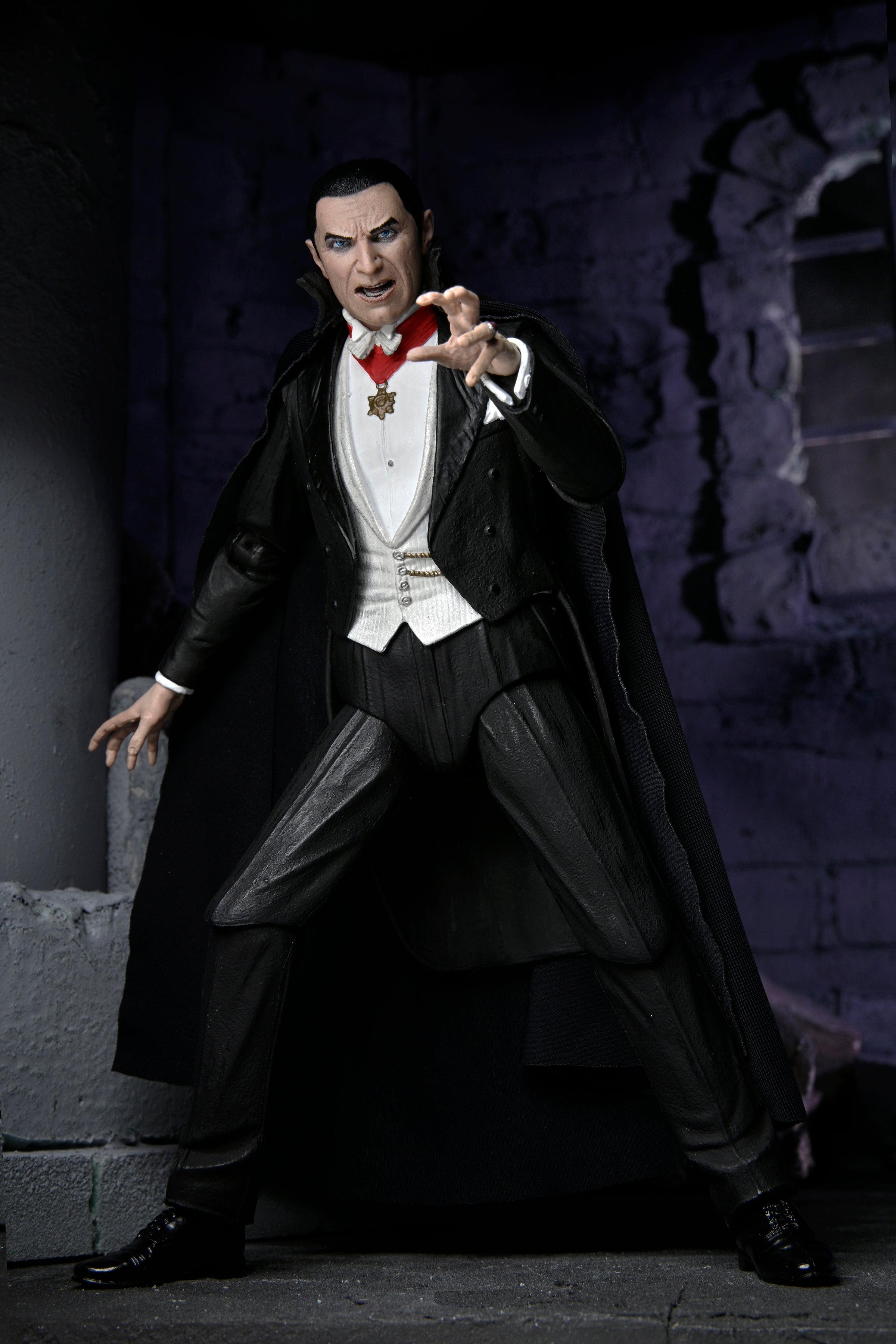 Universal Monsters - Ultimate Dracula (Transylvania) 7" Scale Action Figure - NECA