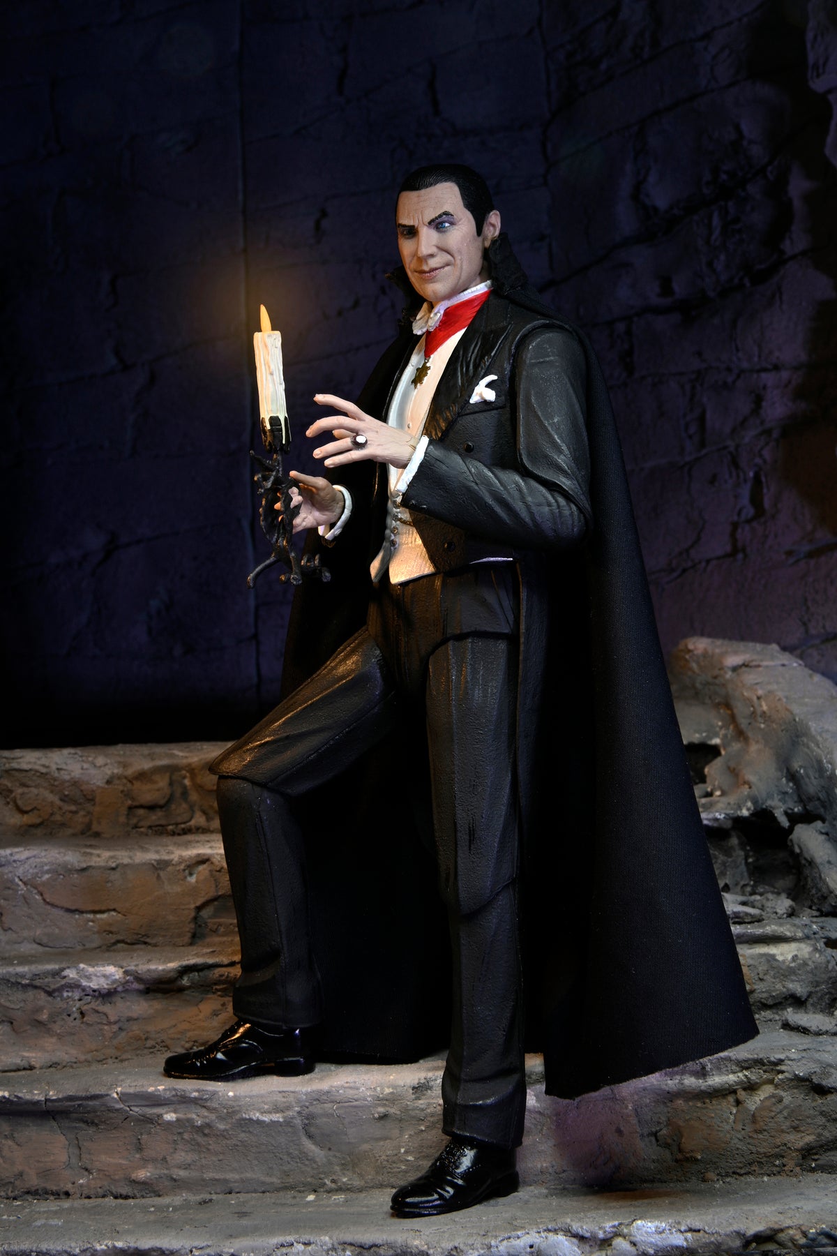 Universal Monsters - Ultimate Dracula (Transylvania) 7" Scale Action F ...
