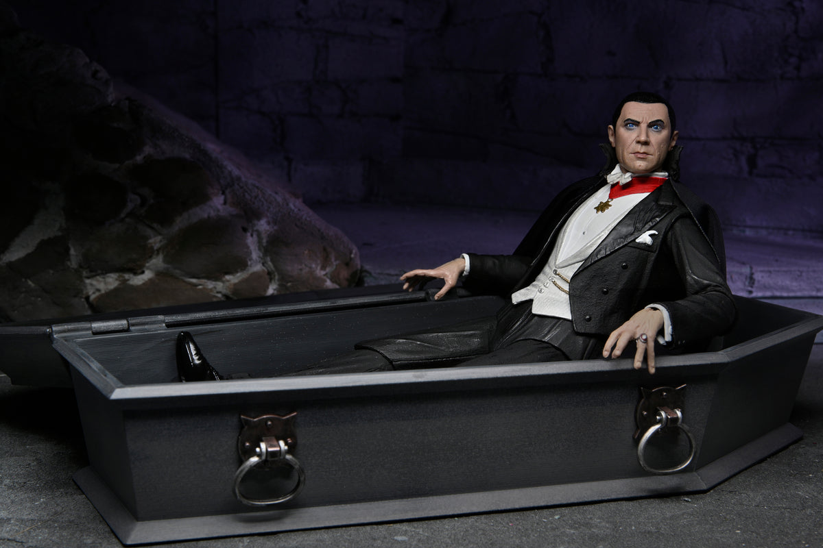 Universal Monsters - Ultimate Dracula (Transylvania) 7" Scale Action F ...