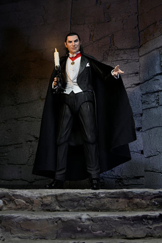 Universal Monsters - Ultimate Dracula (Transylvania) 7" Scale Action F ...