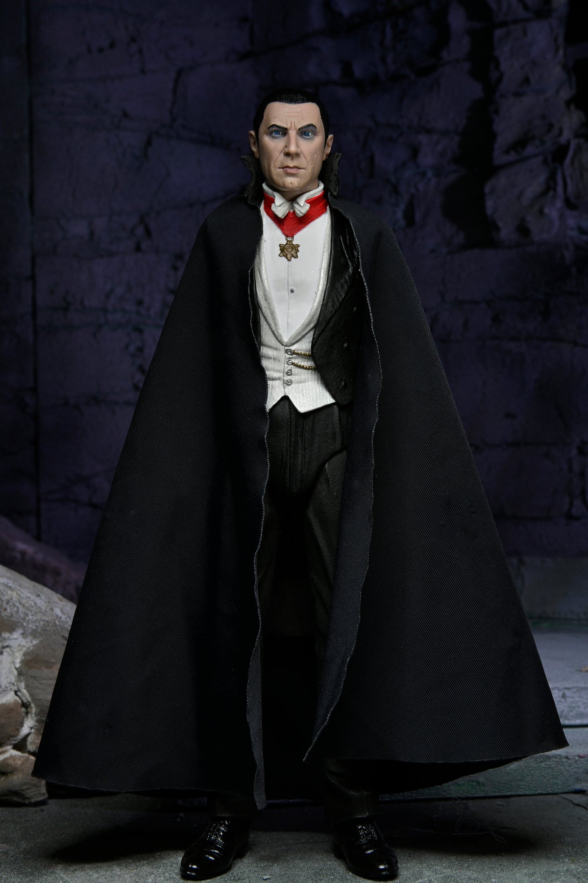Universal Monsters - Ultimate Dracula (Transylvania) 7" Scale Action F ...