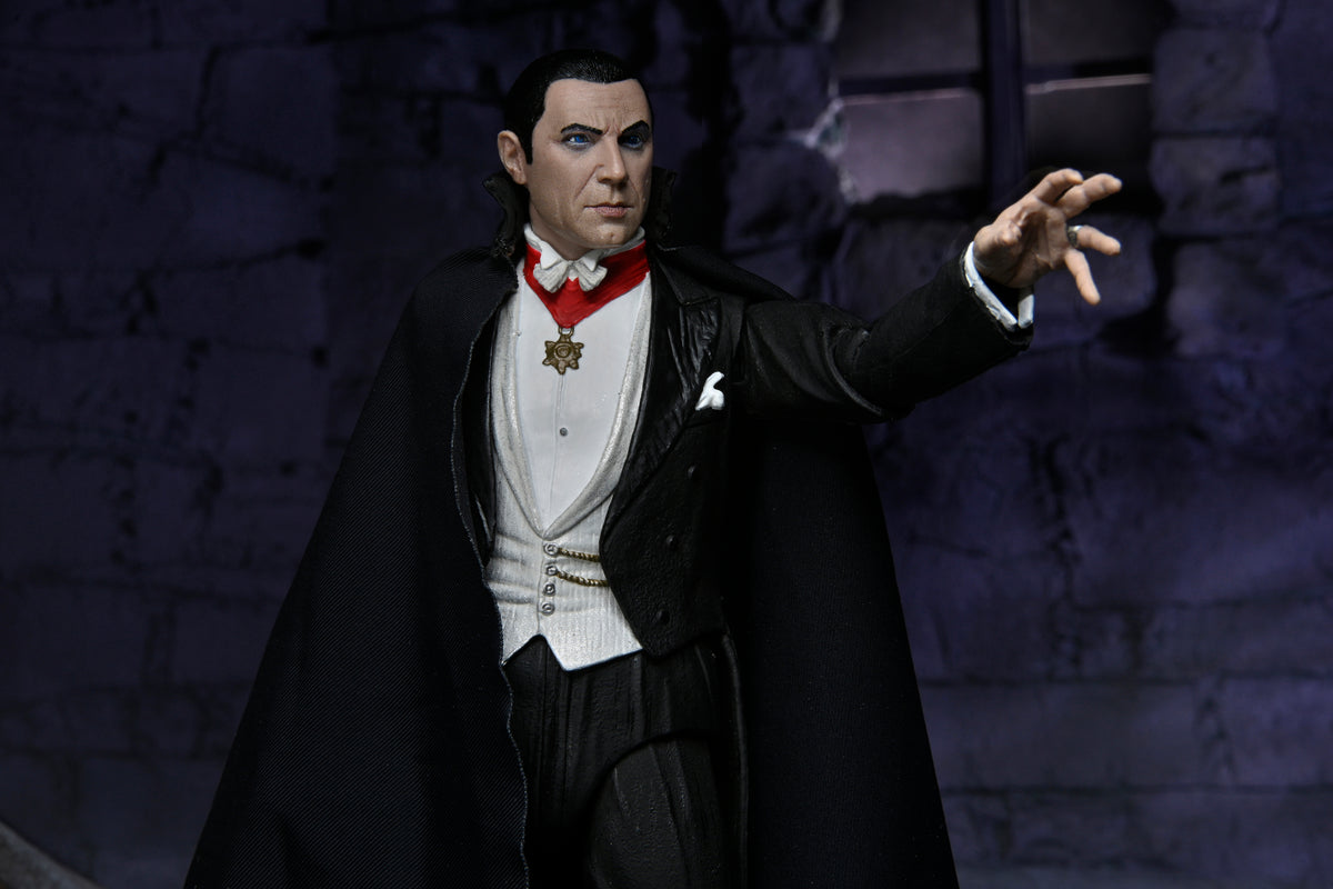 Universal Monsters - Ultimate Dracula (Transylvania) 7" Scale Action F ...