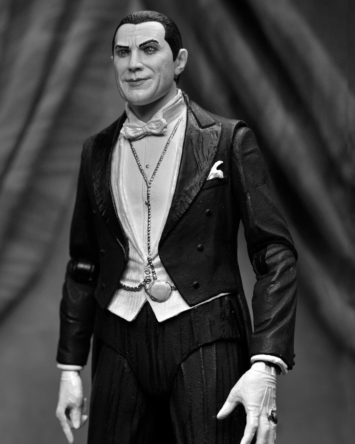 Universal Monsters - Ultimate Dracula (Carfax Abbey) 7" Scale Action F ...