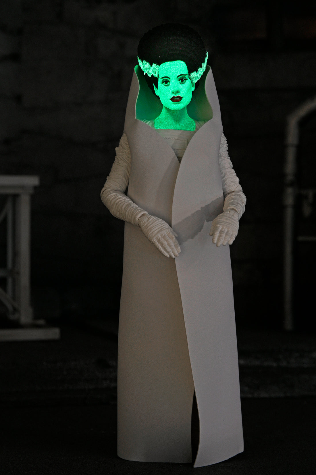 Universal Monsters - 90th Anniversary Glow-in-the-Dark Retro Bride of Frankenstein 7” Scale Action Figure (2025 Con Exclusive) - NECA