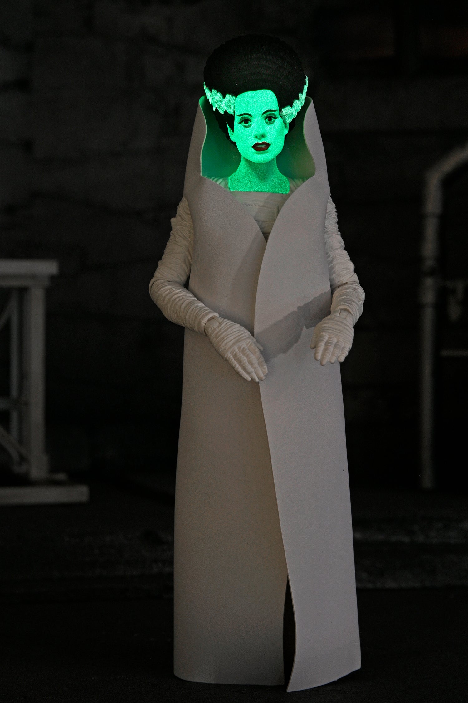 Universal Monsters - 90th Anniversary Glow-in-the-Dark Retro Bride of Frankenstein 7” Scale Action Figure (2025 Con Exclusive) - NECA